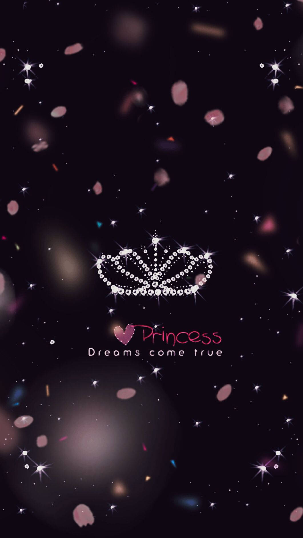 一頂閃爍的皇冠，上面有「Princess Dreams come true」字樣，周圍環繞著飄落的粉紅色花瓣和星星。