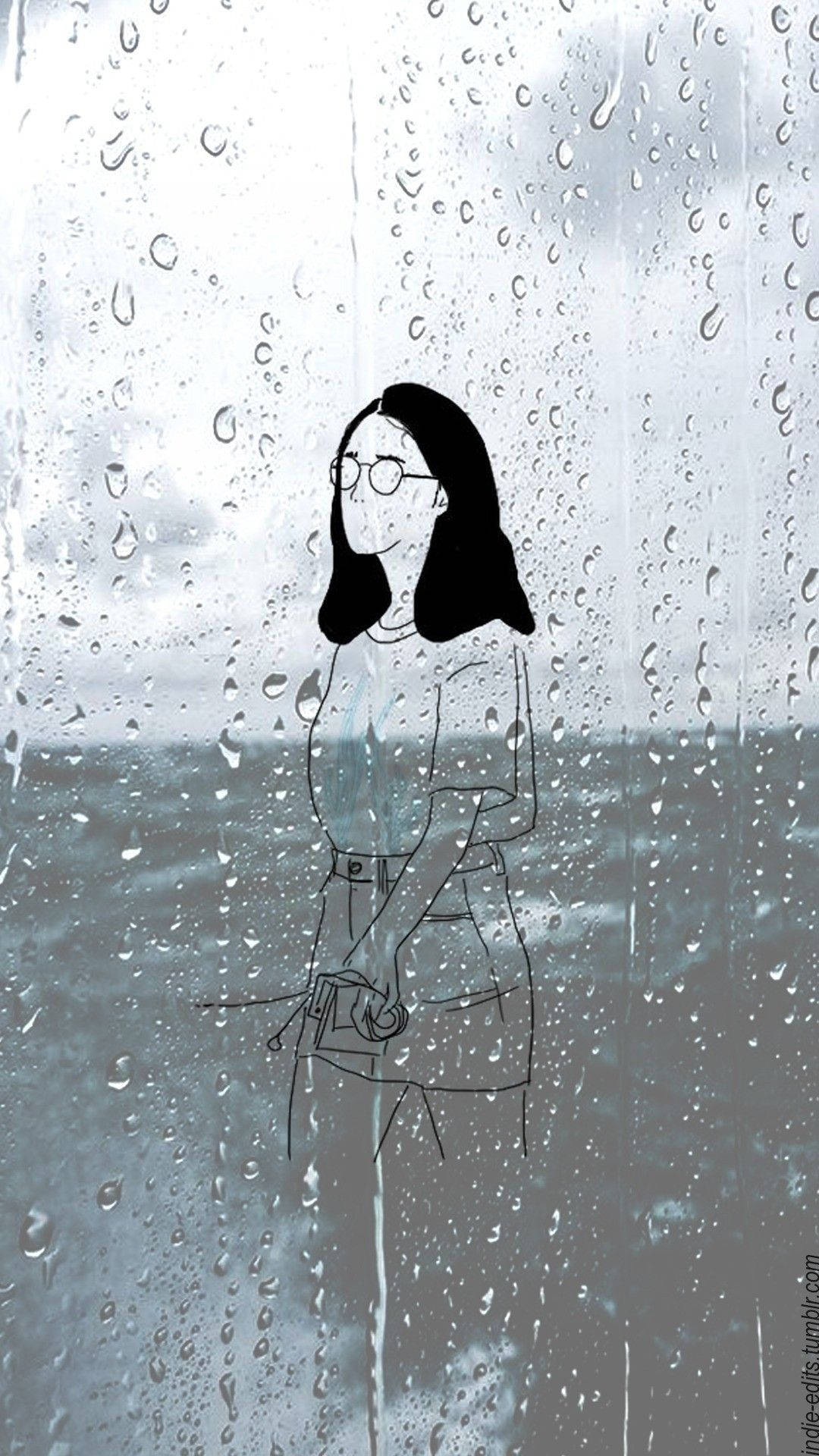 戴眼鏡的女人透過濺滿雨水的窗戶望向灰色海洋。