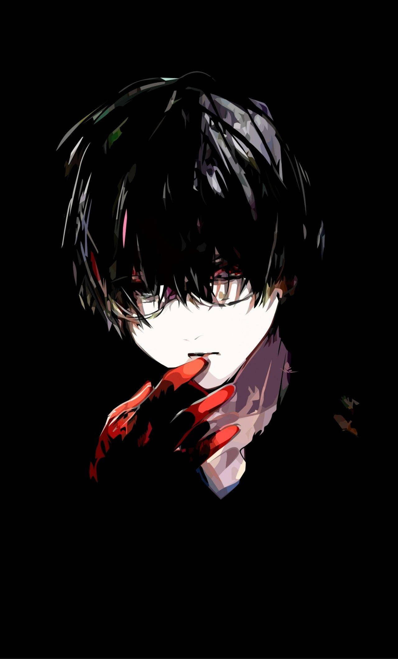 戴眼鏡的傷心動漫男孩與紅色手掌 壁紙 — 一個風格化的動漫角色，深色頭髮，戴紅色手套的手遮住嘴巴，背景為黑色。