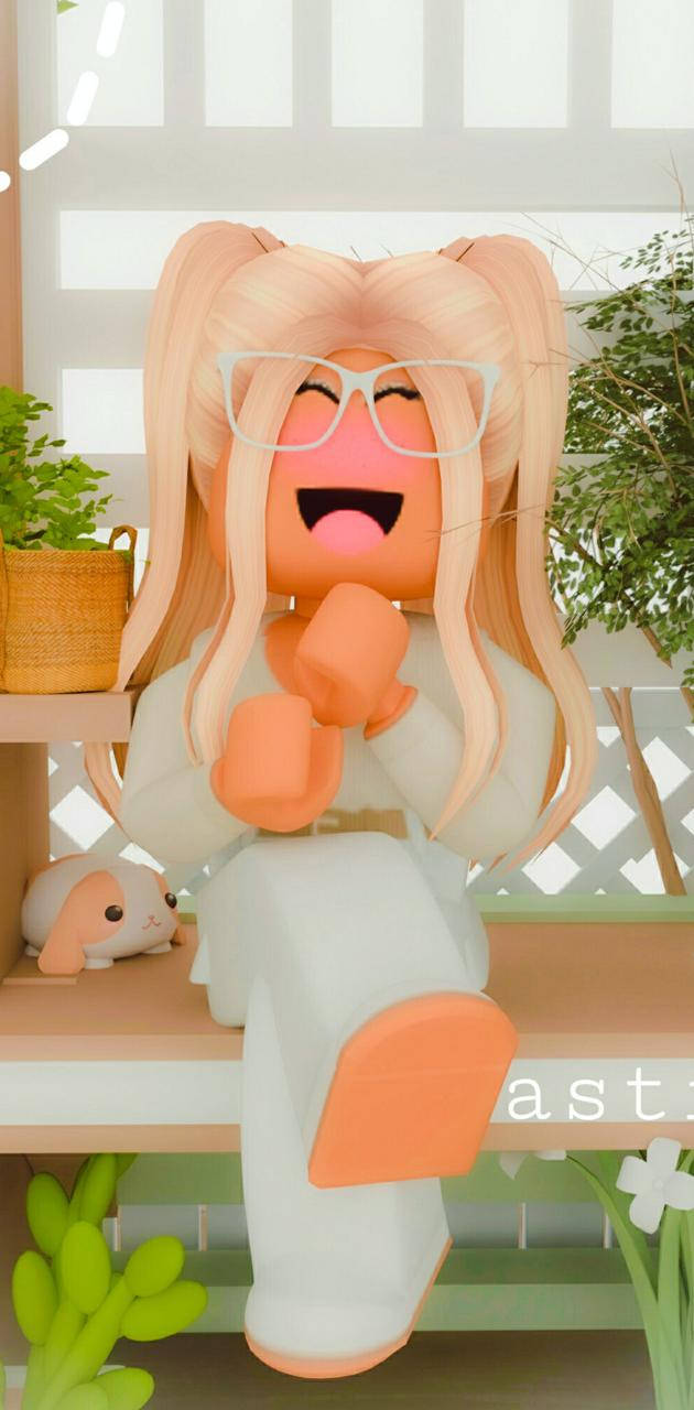 戴眼鏡的美學Roblox女孩 壁紙 — 一個開心的Roblox頭像，金色孖辮戴眼鏡，坐在木長椅上，周圍有綠色植物，開懷大笑。