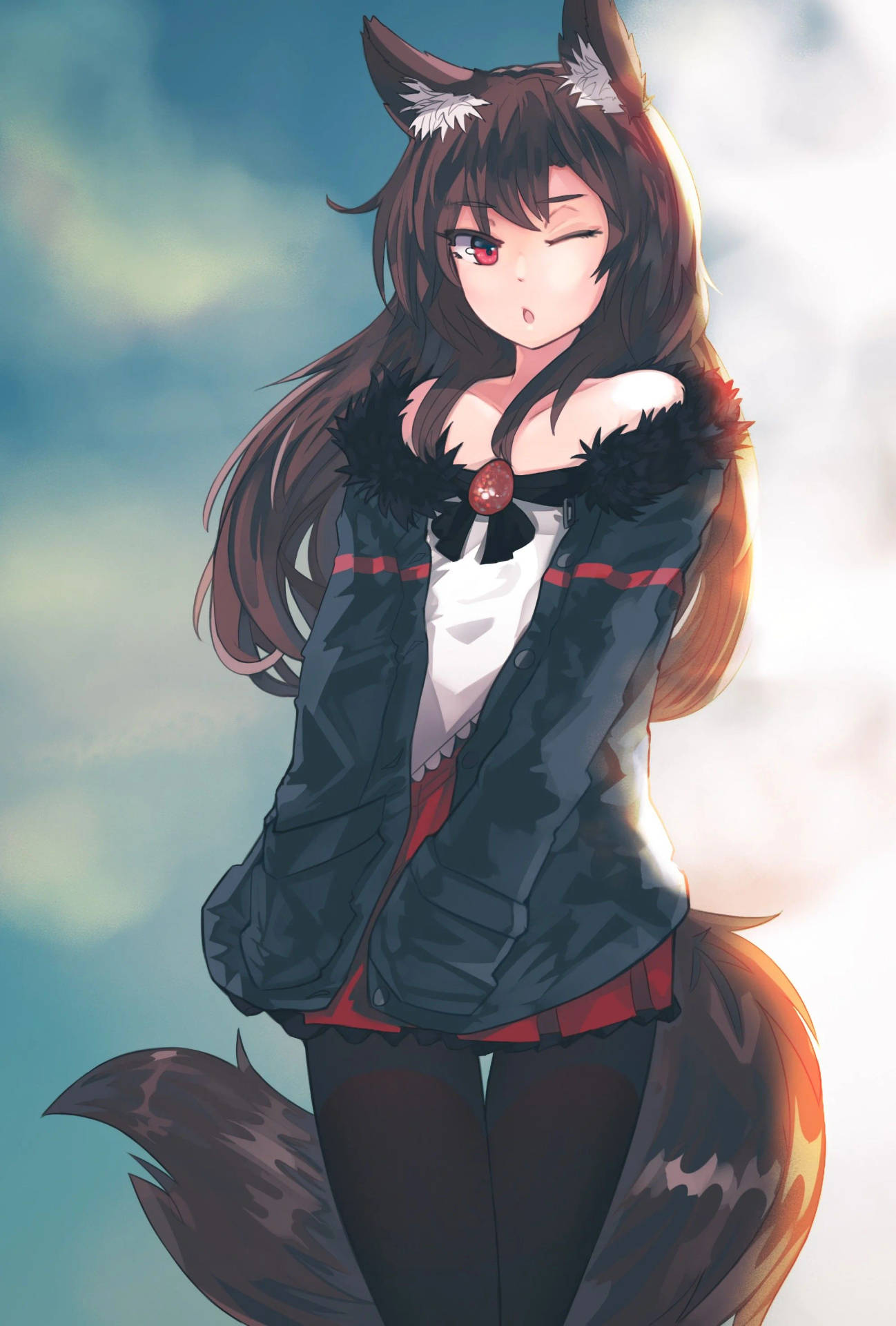 長著狐狸耳朵和尾巴的動漫女孩，在多雲的天空下向觀眾眨眼。