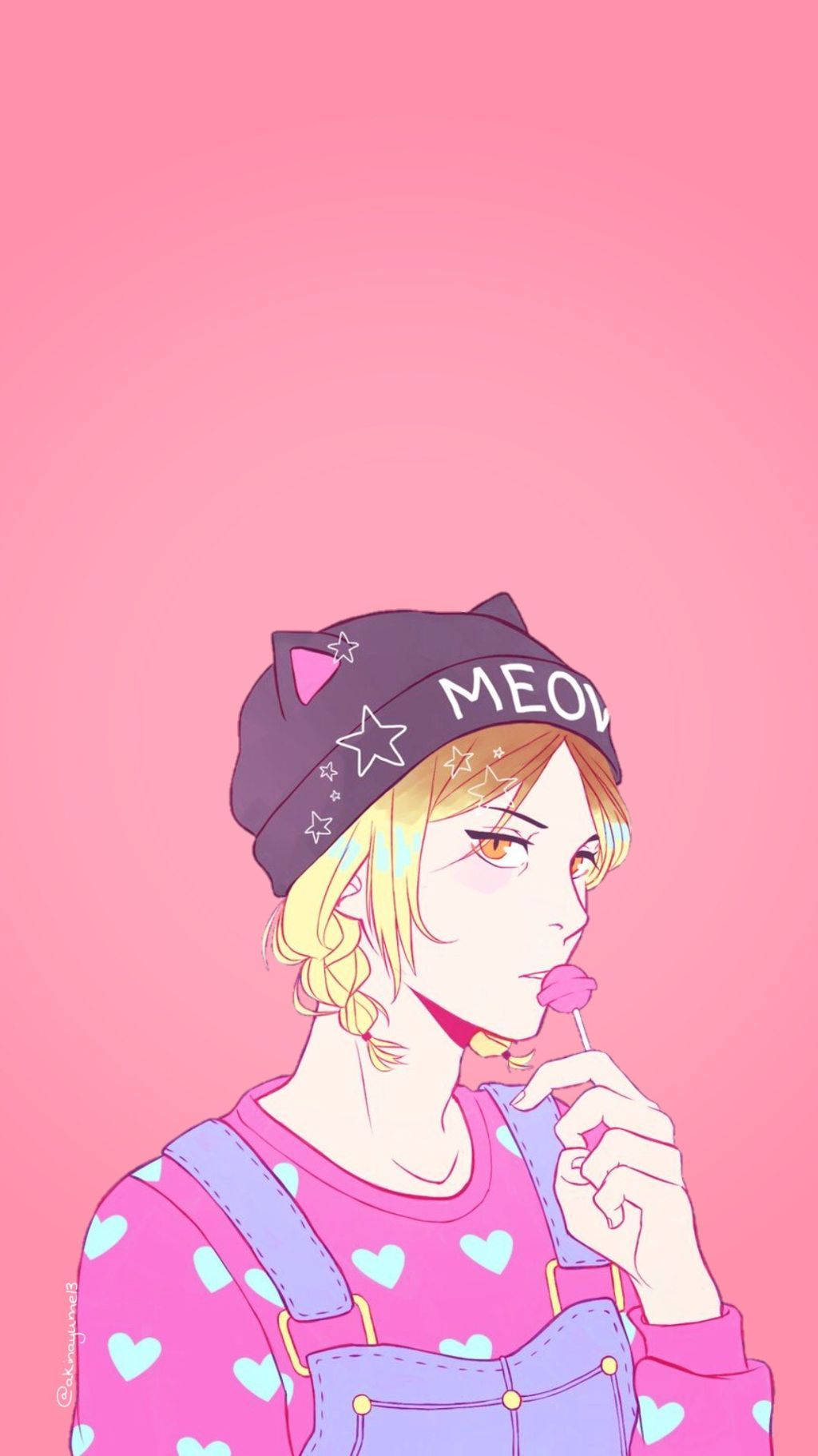 動漫女孩穿著粉紅色心形上衣和紫色吊帶褲，舔著粉紅色棒棒糖。