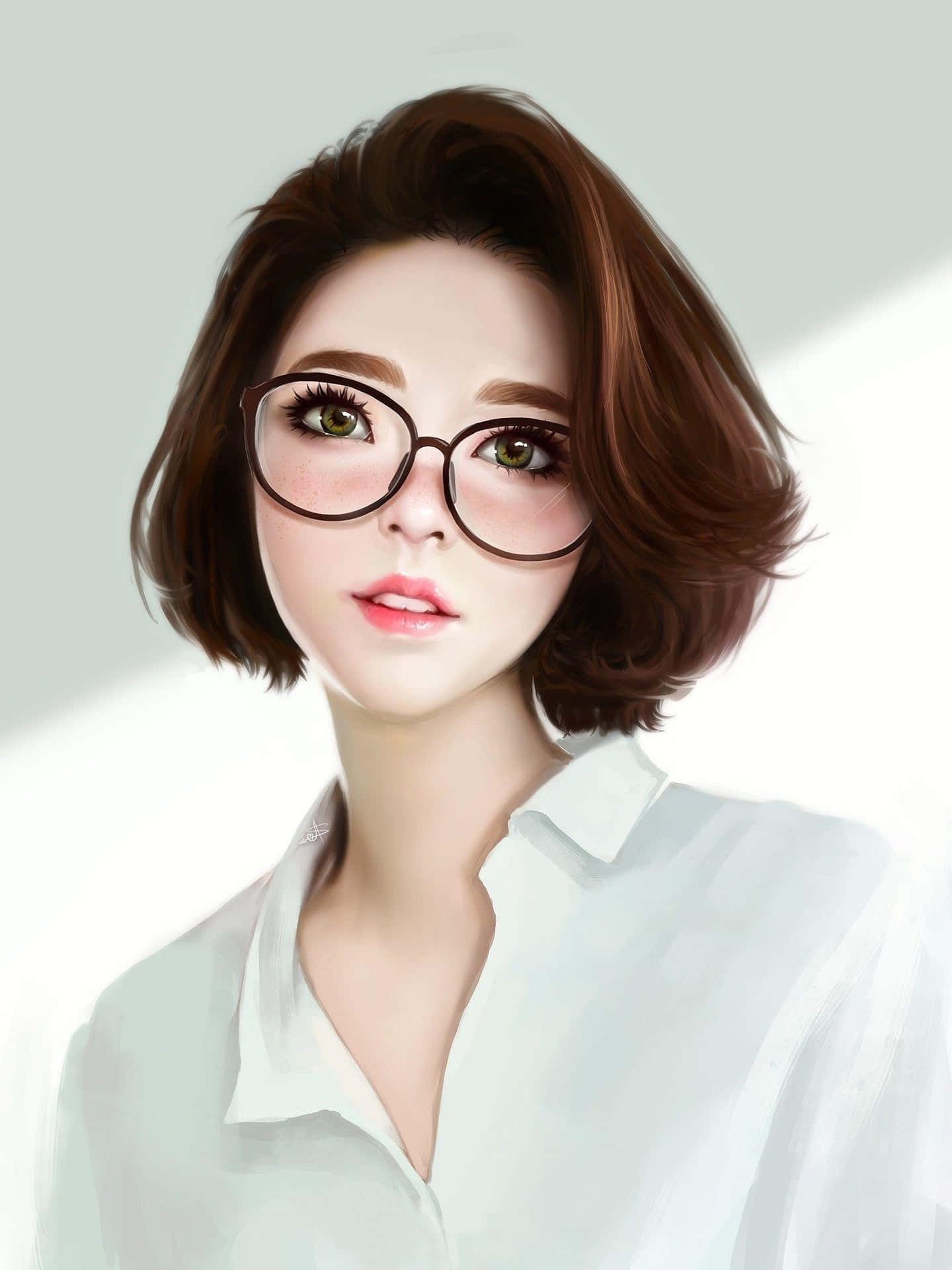 短棕髮戴眼鏡的年輕女性穿著白色襯衫。