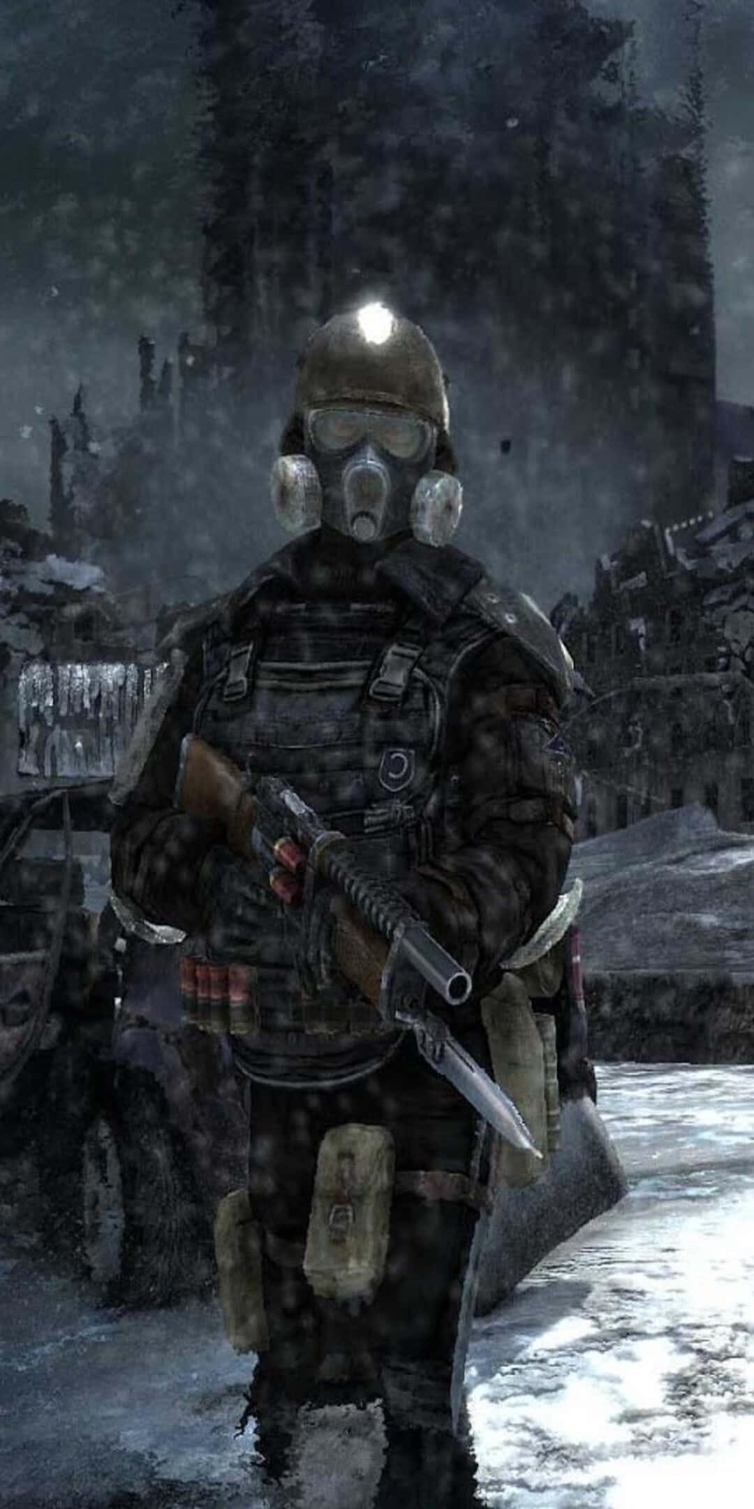 戴防毒面具士兵於雪中持霰彈槍Pixel 3《地鐵2033》背景 壁紙 — 一名戴著防毒面具和戰術裝備的士兵站在黑暗天空下積雪覆蓋的廢墟城市中。