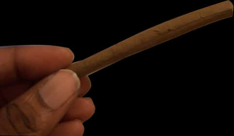 手執捲好的大麻煙 壁紙