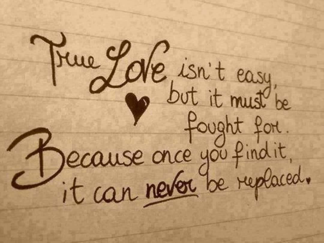 Love Quotes 桌布 壁紙 — 手寫浪漫語錄在橫線筆記本紙上，帶有心形符號和底線強調。