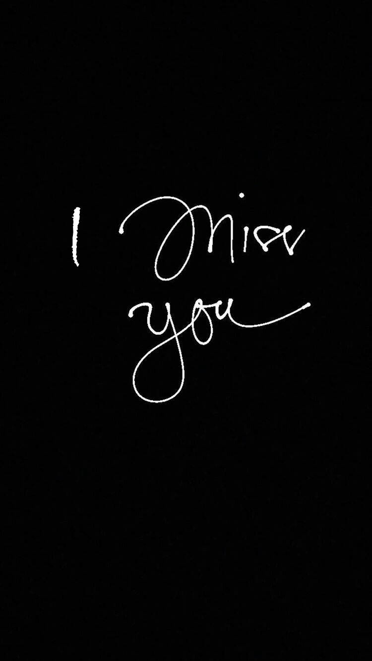 手寫體我好想你 壁紙 — 白色草書文字 'I miss you' 在純黑色背景上突出顯示。