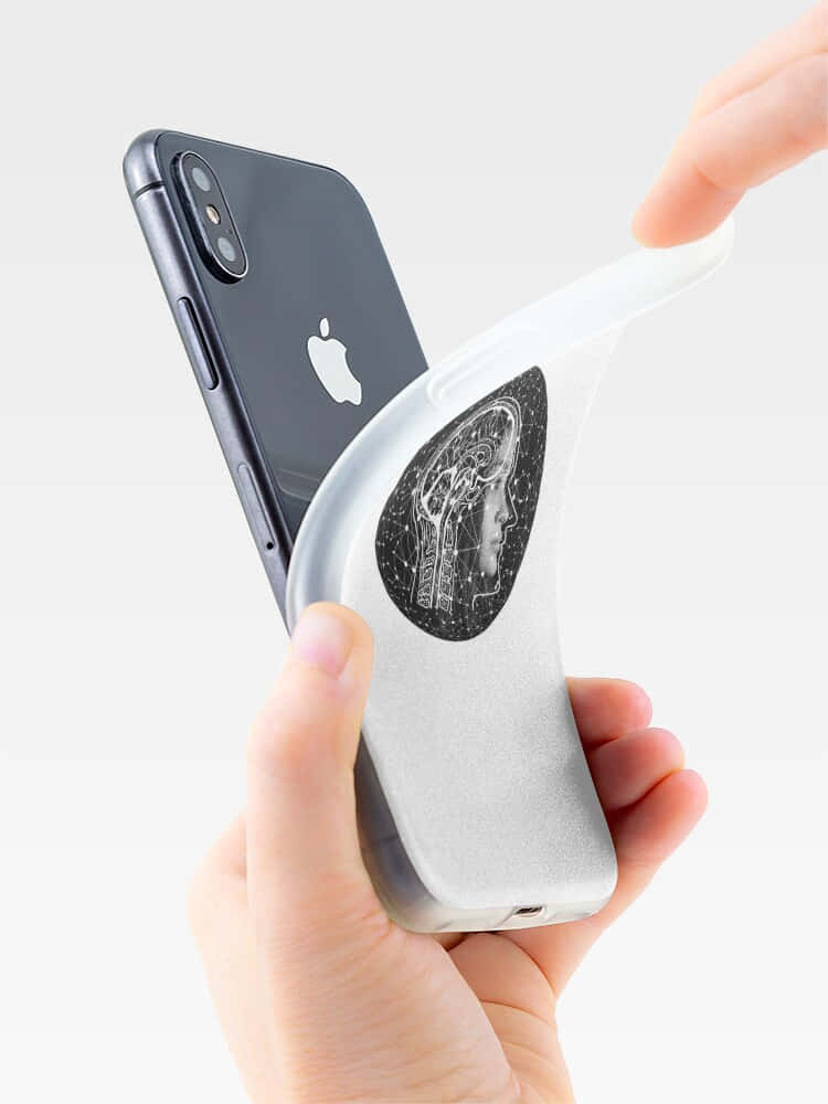 artificial intelligence 桌布 壁紙 — 手拿著iPhone，配備透明保護殼，帶有黑色天體頭部設計，背景為純白色。