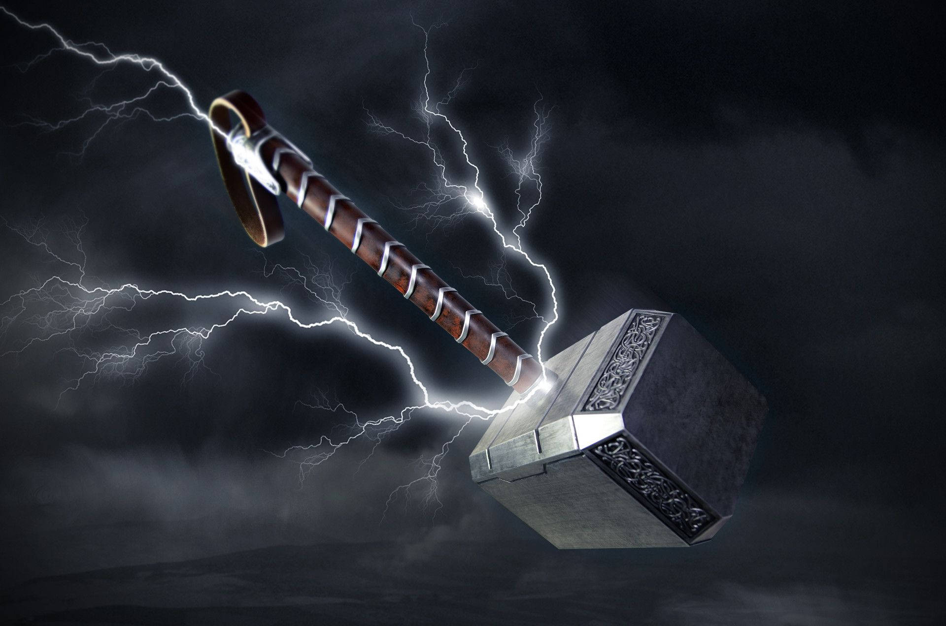 雷神之鎚妙爾尼爾在暴風雨的天空中被閃電環繞。