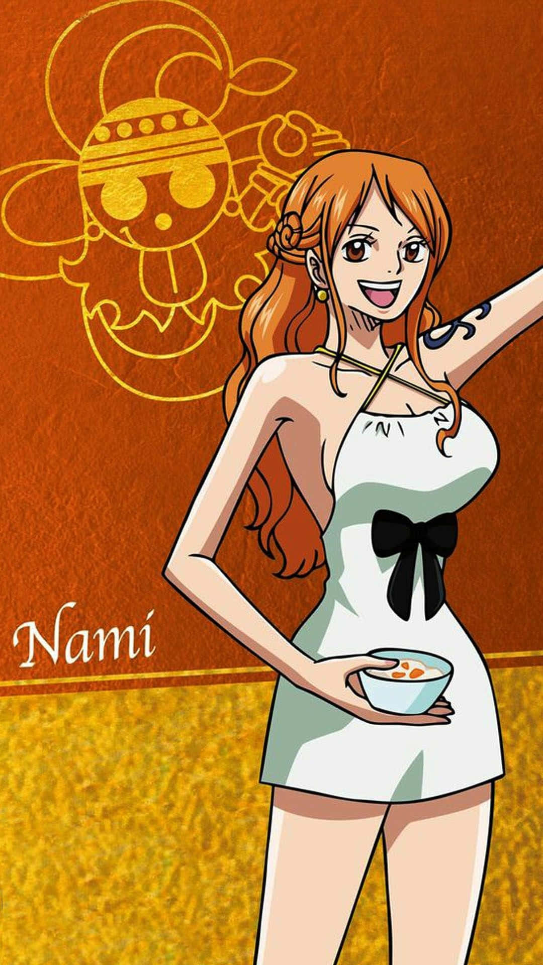 手持湯碗性感娜美《海賊王》 壁紙 — 動漫角色娜美微笑著拿著一個碗，背景是溫暖的橙色和金色紋理背景，帶有她的海盜標誌。