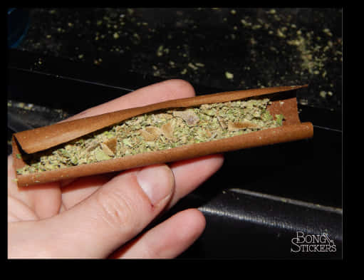 手捲大麻煙 壁紙