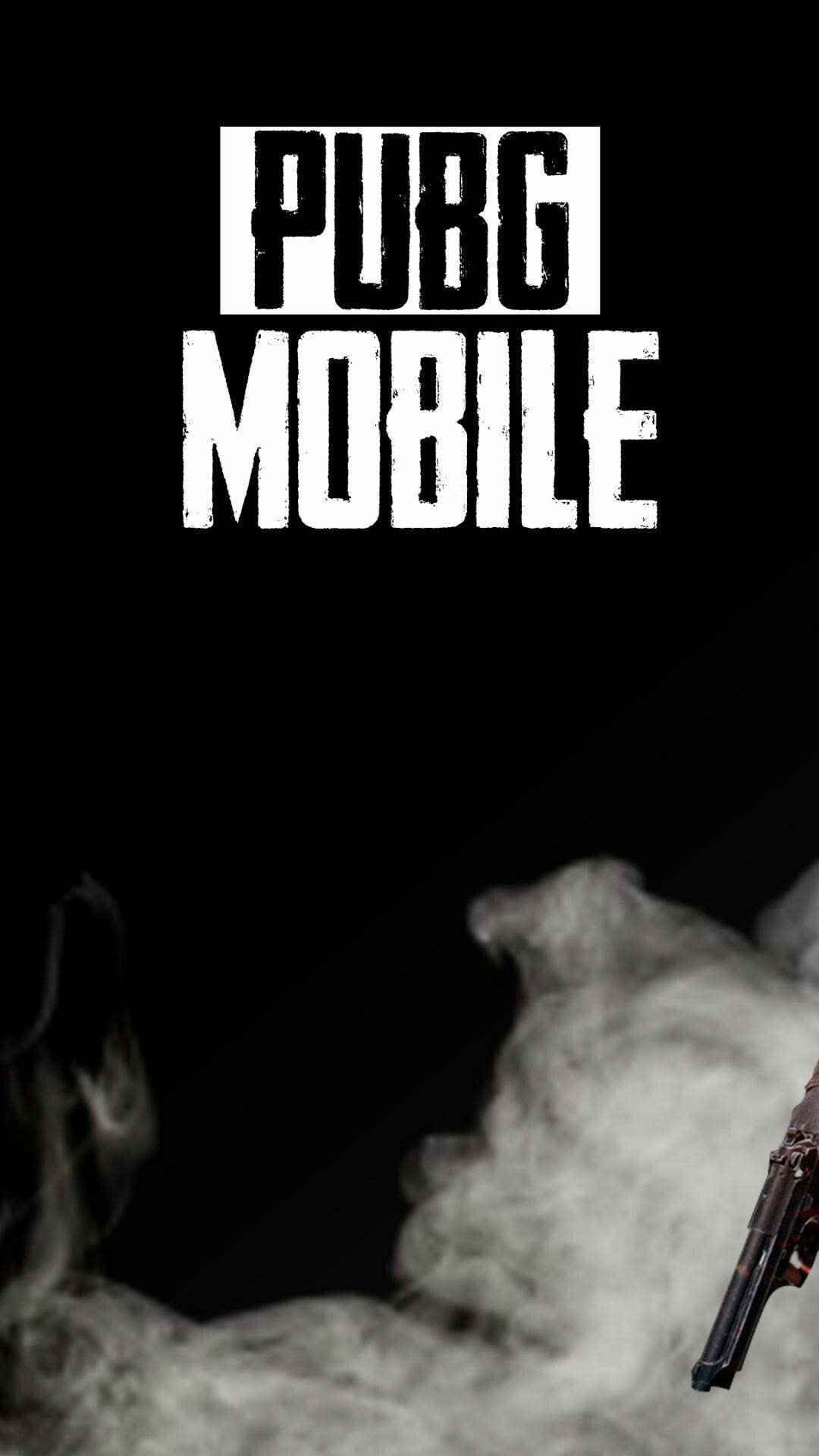 PUBG Mobile 遊戲標誌，黑色背景上有煙霧和手槍。