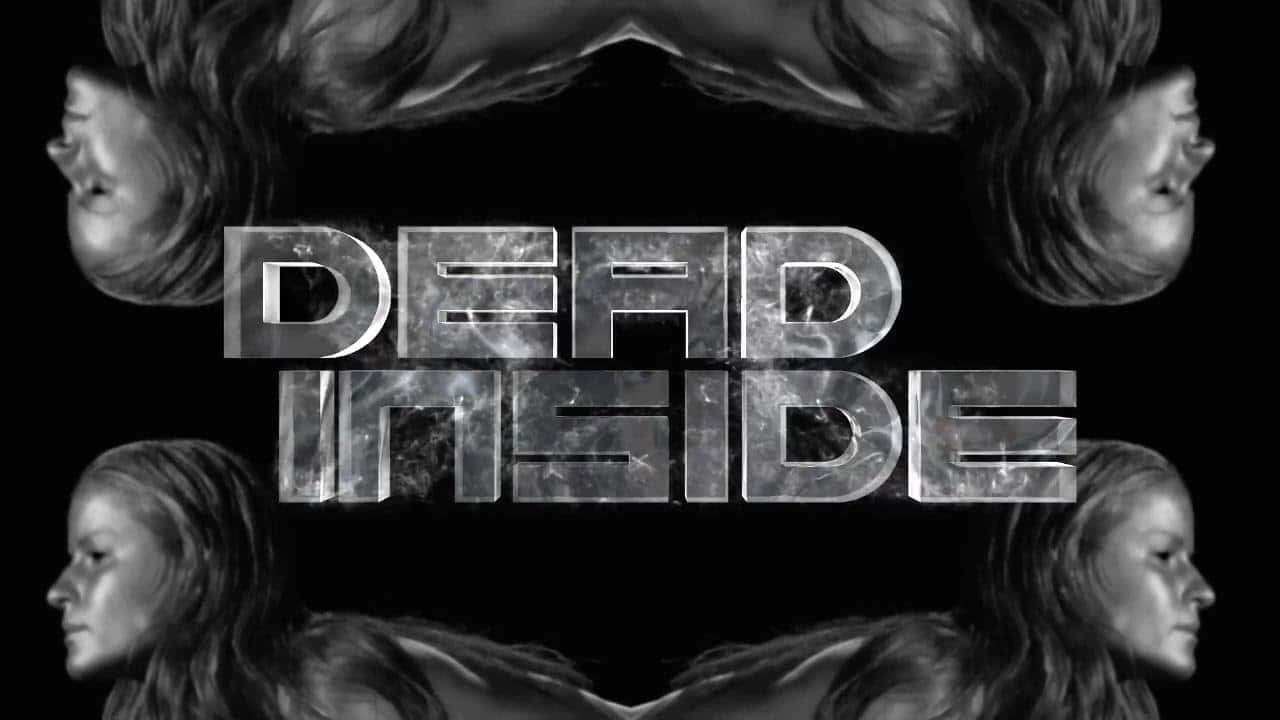 女性對稱黑白肖像，中央有文字「DEAD INSIDE」。