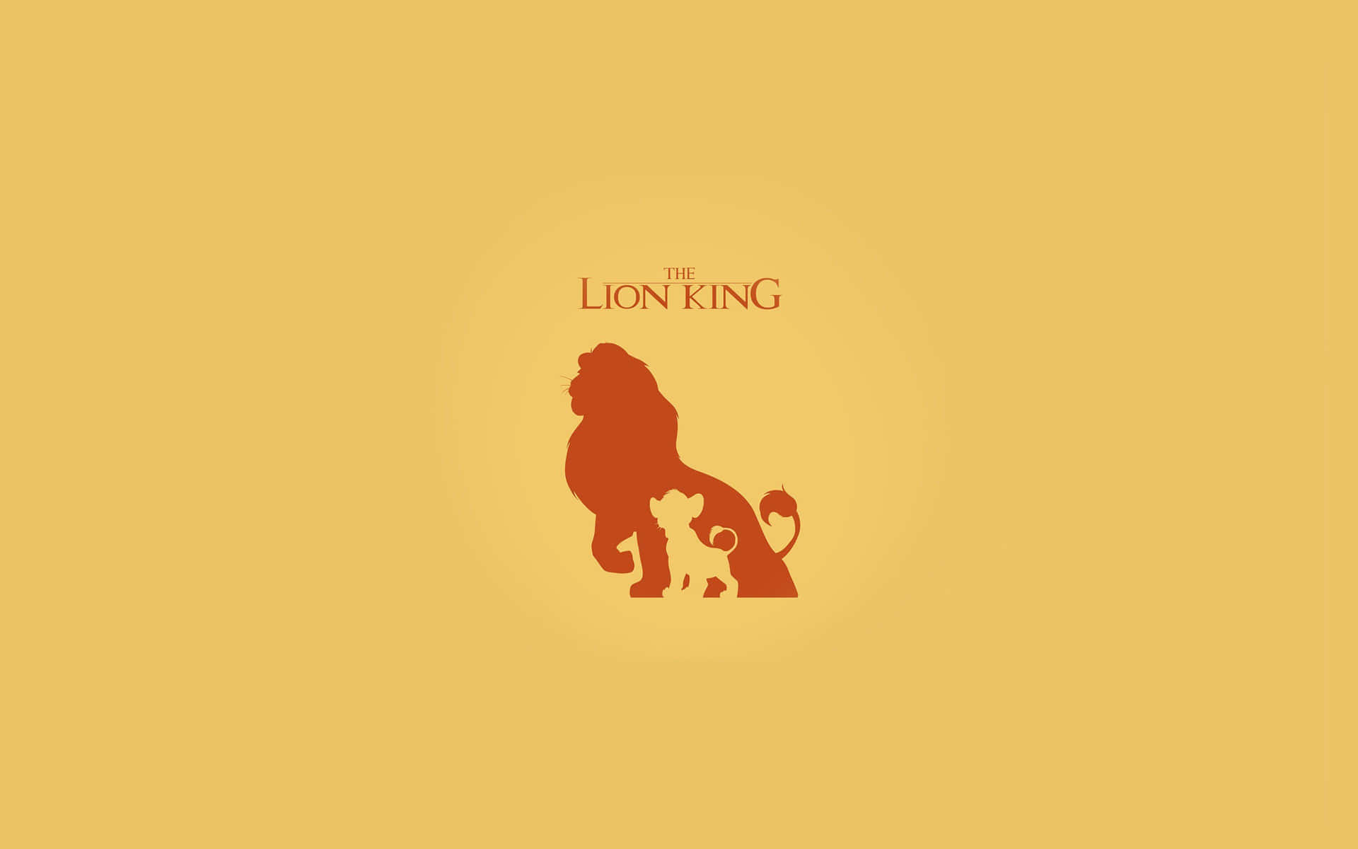 The Lion King 標誌，金色背景上帶有橙色成年獅子和幼獅剪影。