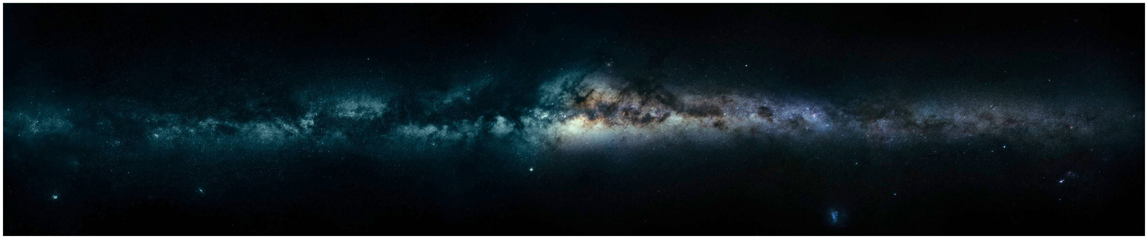 銀河系在黑暗的夜空中閃耀著星星和宇宙塵埃。
