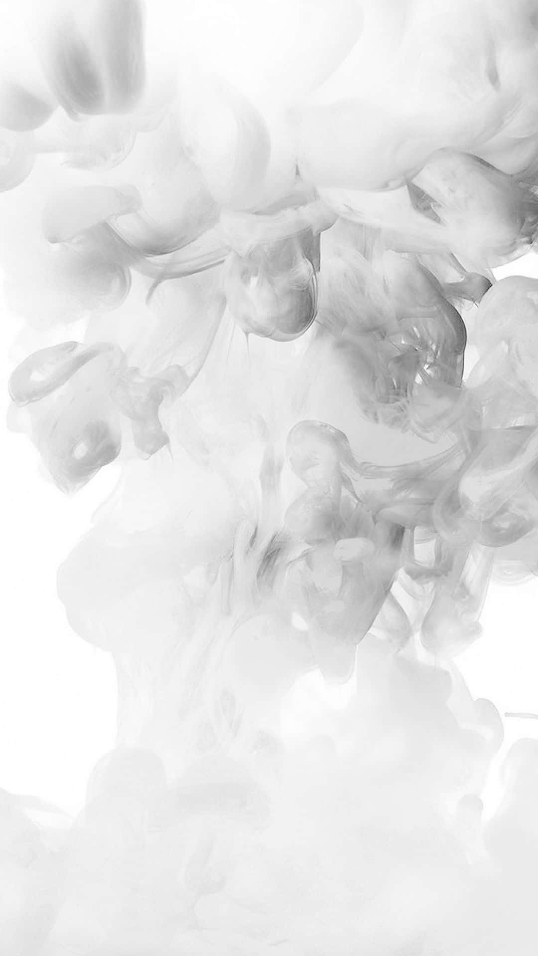 White iPhone 桌布 壁紙 — 抽象嘅旋轉墨水形態喺純白背景上優雅咁漂浮，以單色調呈現。
