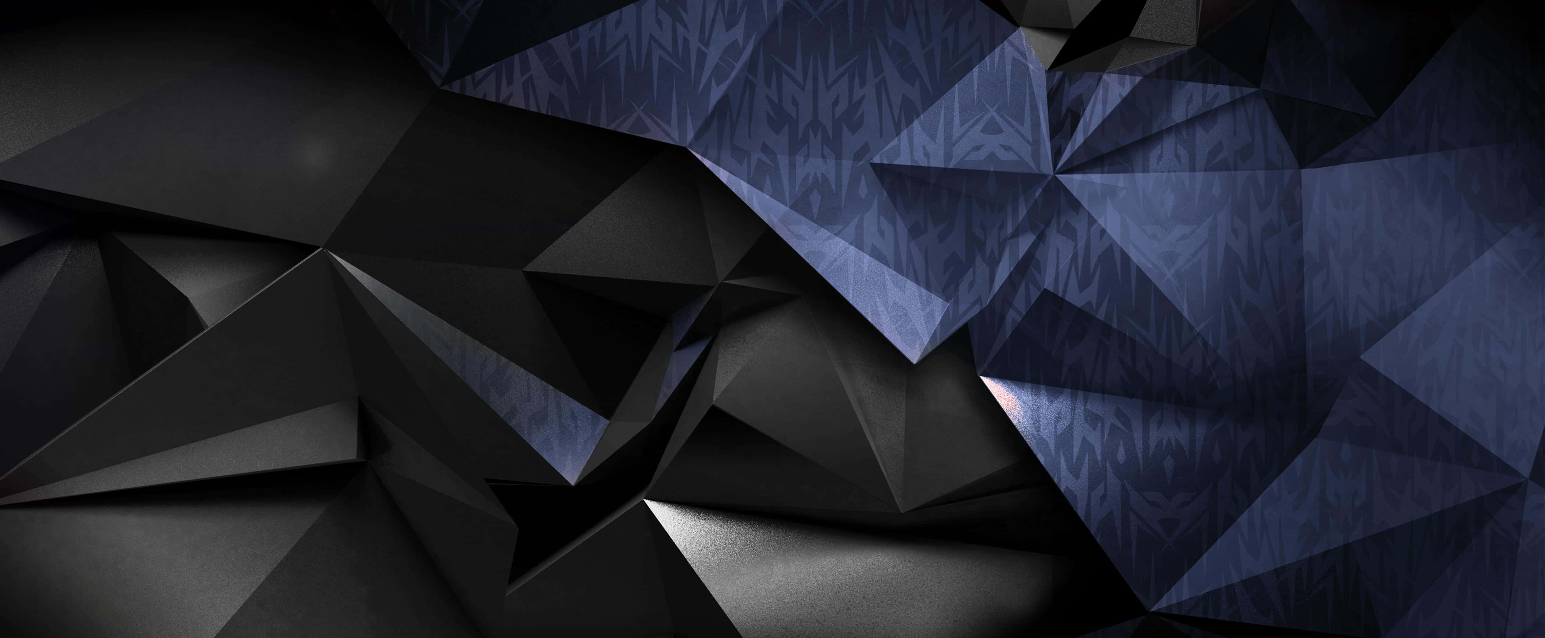 Dark Abstract Art 桌布 壁紙 — 抽象幾何圖案牆紙，以深藍色和黑色多邊形切面呈現，帶有微妙的部落圖案。