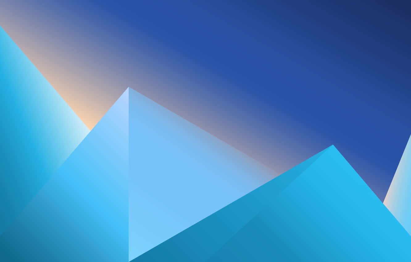 Beautiful Minimalist 桌布 壁紙 — 抽象幾何山峯，呈現漸變藍色與地平線柔和橙色光芒。