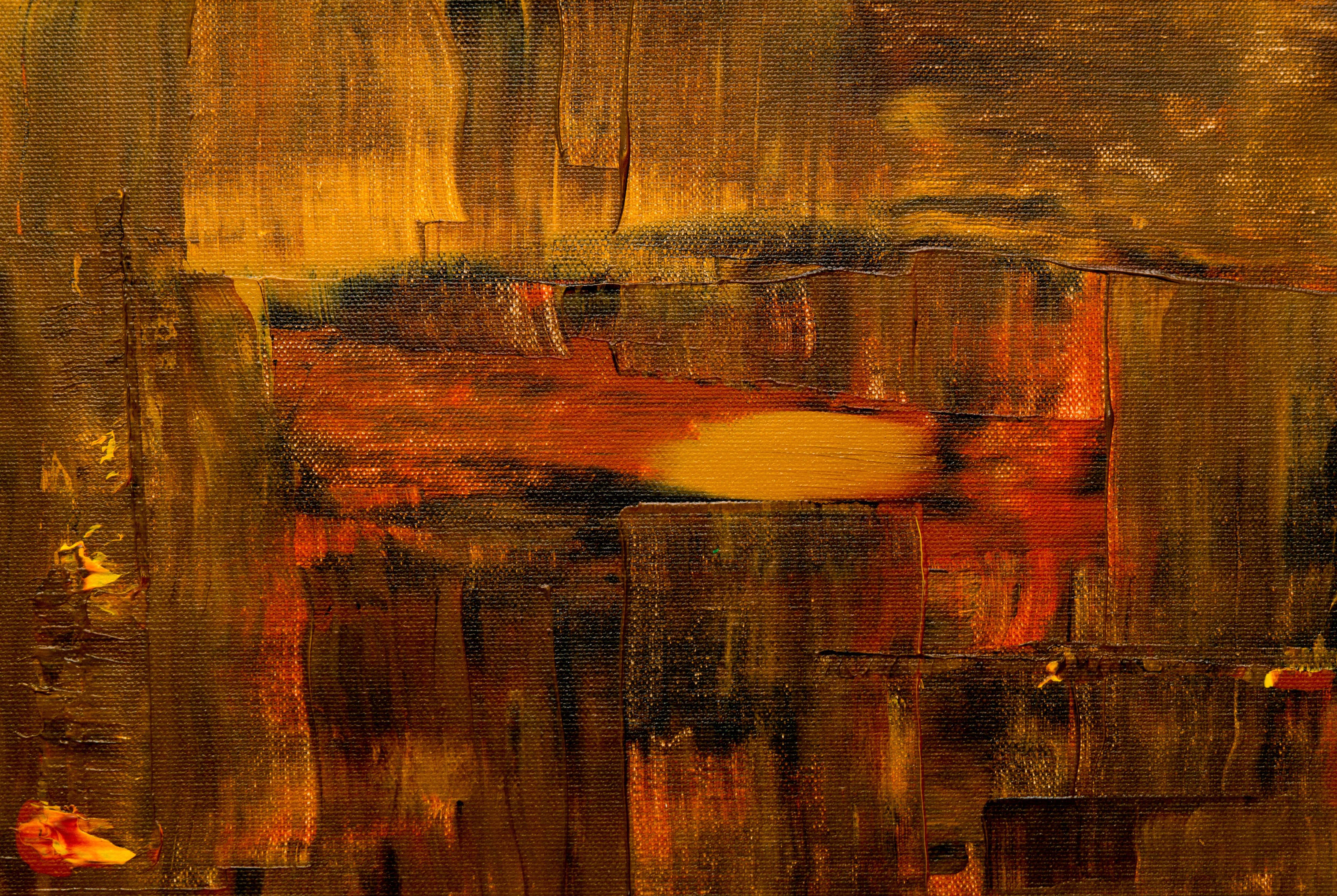 Brown Abstract 桌布 壁紙 — 抽象油畫，在紋理畫布上以燒焦的橙金色和深棕色大膽筆觸繪製。