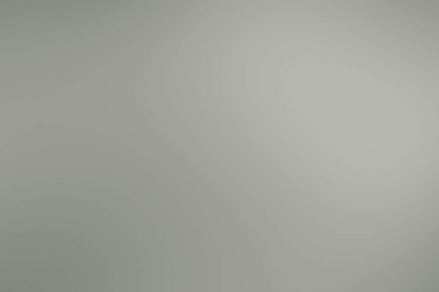 抽象灰階漸層 壁紙 — 柔和的漸變灰色背景，帶有微妙的漩渦光線圖案，營造出平靜的抽象紋理。