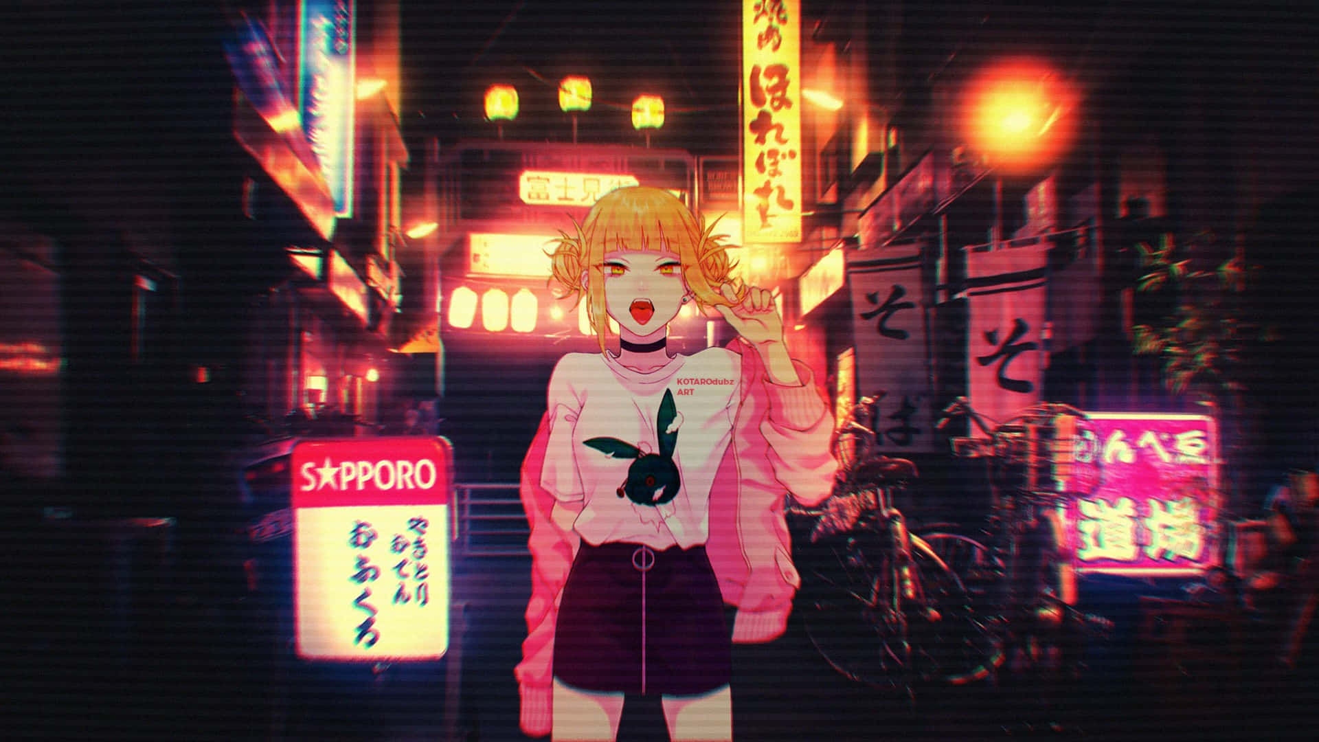 抽象而空靈的經典VHS錄影帶呈現 壁紙 — 一個金髮發光的動漫女孩夜晚站在霓虹燈照亮的日本小巷中，周圍是發光的招牌和溫暖的路燈。