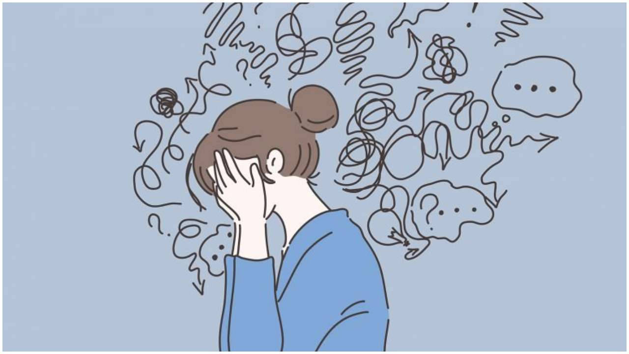 在旋轉的思緒和問號中，用手遮住臉的人。