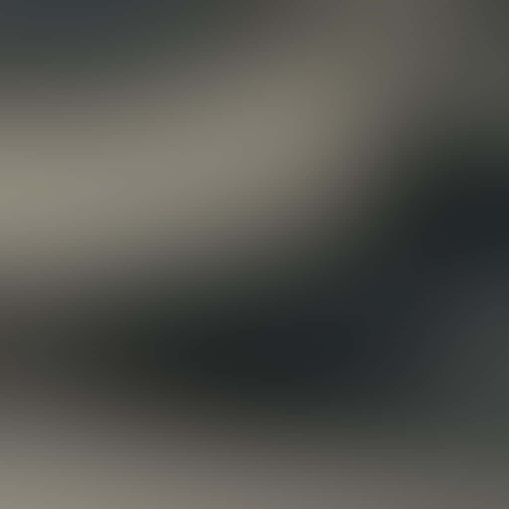 適用於設計或用戶界面的柔和灰色漸變背景。