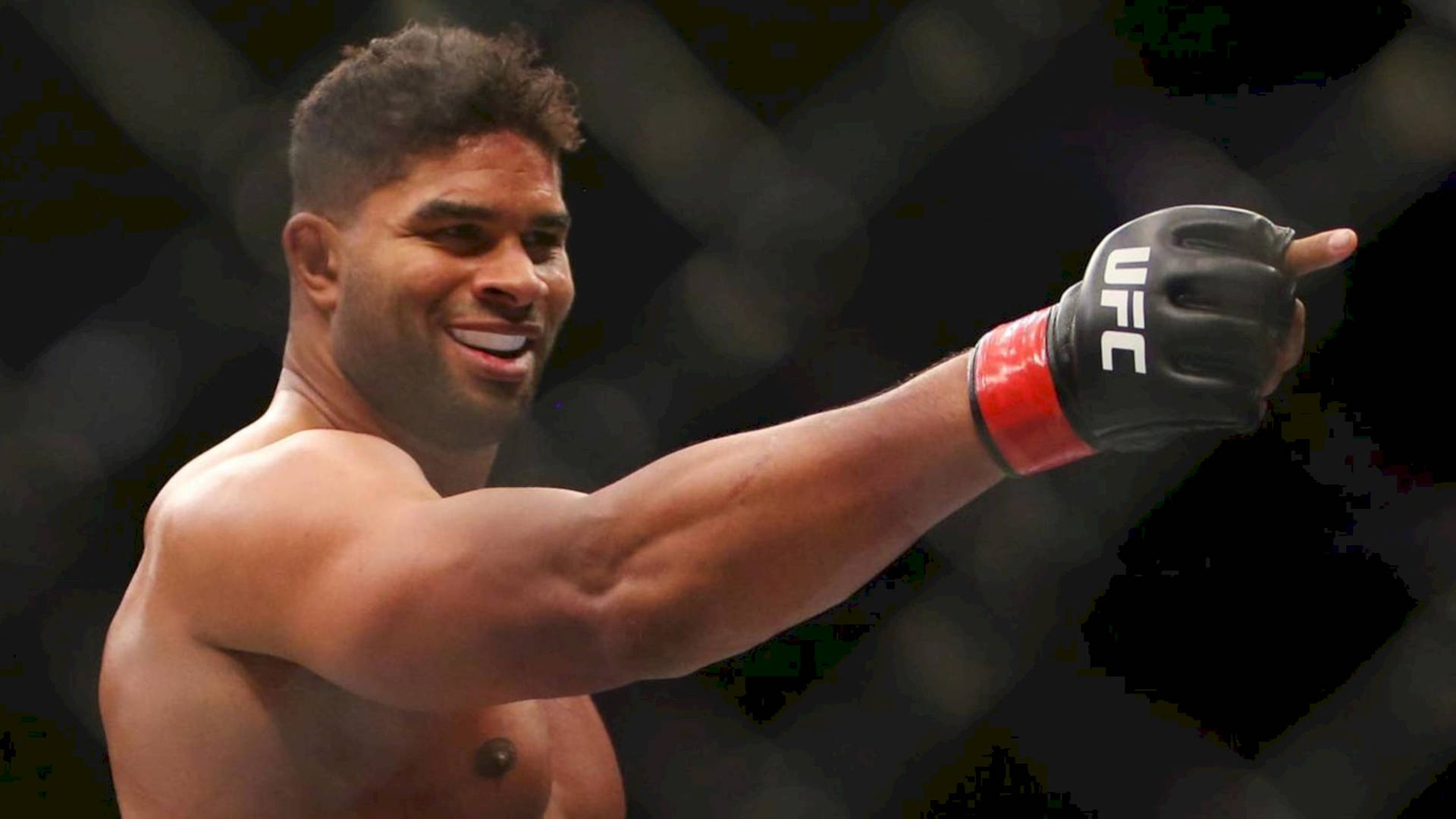 UFC拳手在八角籠內以勝利的笑容慶祝勝利。