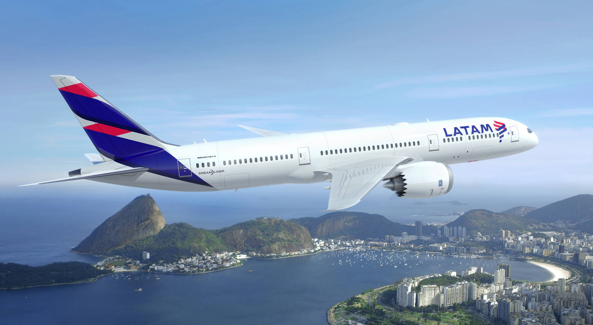 LATAM 飛機飛越里約熱內盧，下方是甜麵包山和城市。