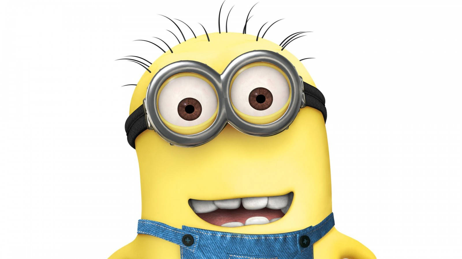 一個戴著護目鏡和牛仔布工人褲的黃色動畫Minion，露出燦爛的笑容。