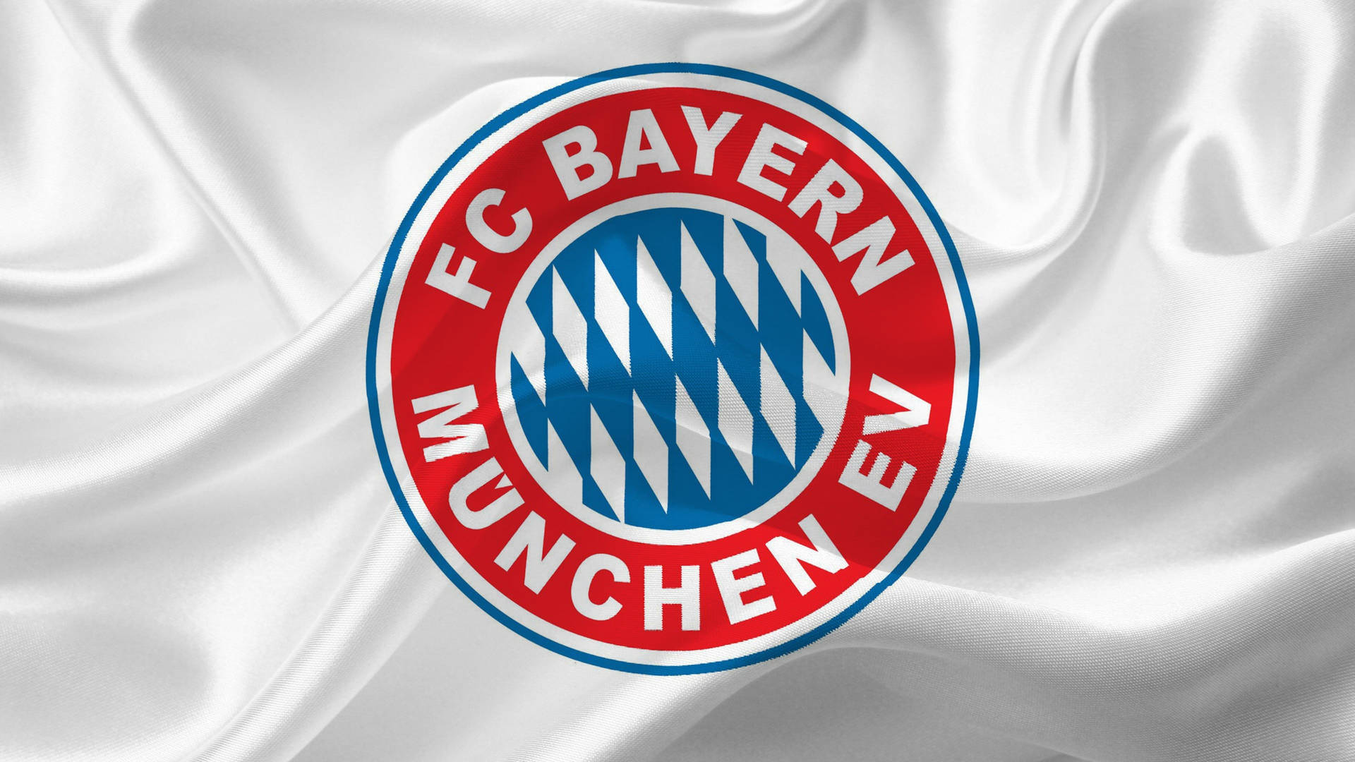 白色緞面旗幟上的 FC Bayern München EV 標誌