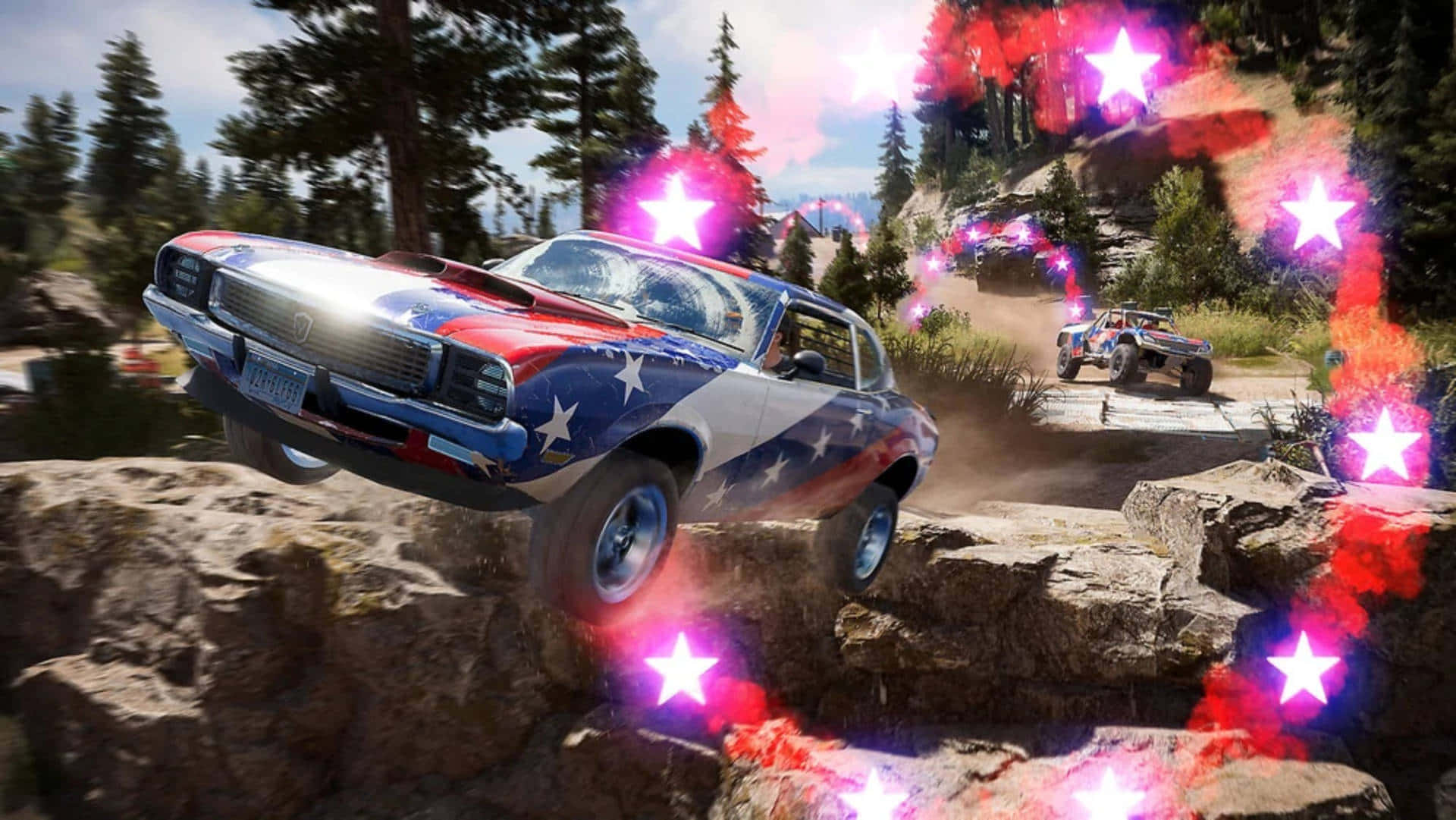 拿起武器，欣賞《Far Cry 5》壯麗的山景 壁紙 — 一輛經典肌肉車帶有愛國星條旗塗裝，在岩石地形上飛馳，周圍有發光的粉紅色星星在電子遊戲場景中爆炸。
