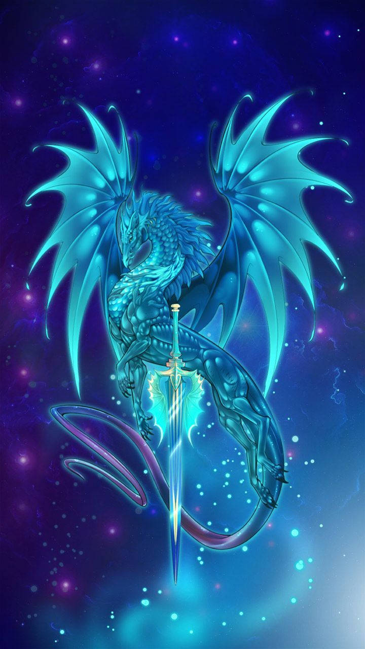 持劍星雲龍 壁紙 — 一隻發光的青色龍展開翅膀，在星空宇宙背景下握著一把閃耀的劍。