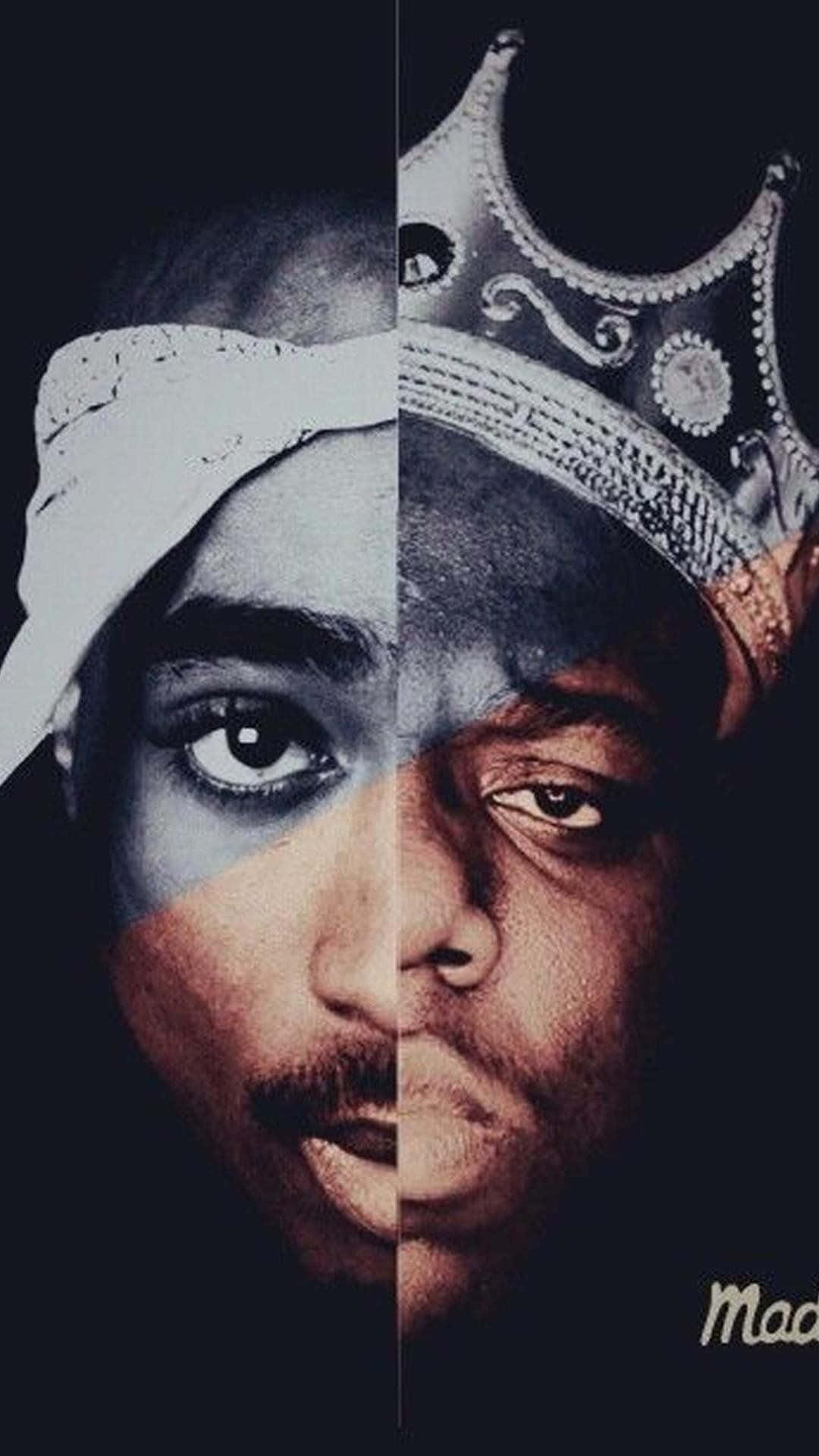 Tupac Shakur 戴頭巾和皇冠的分割臉部肖像。
