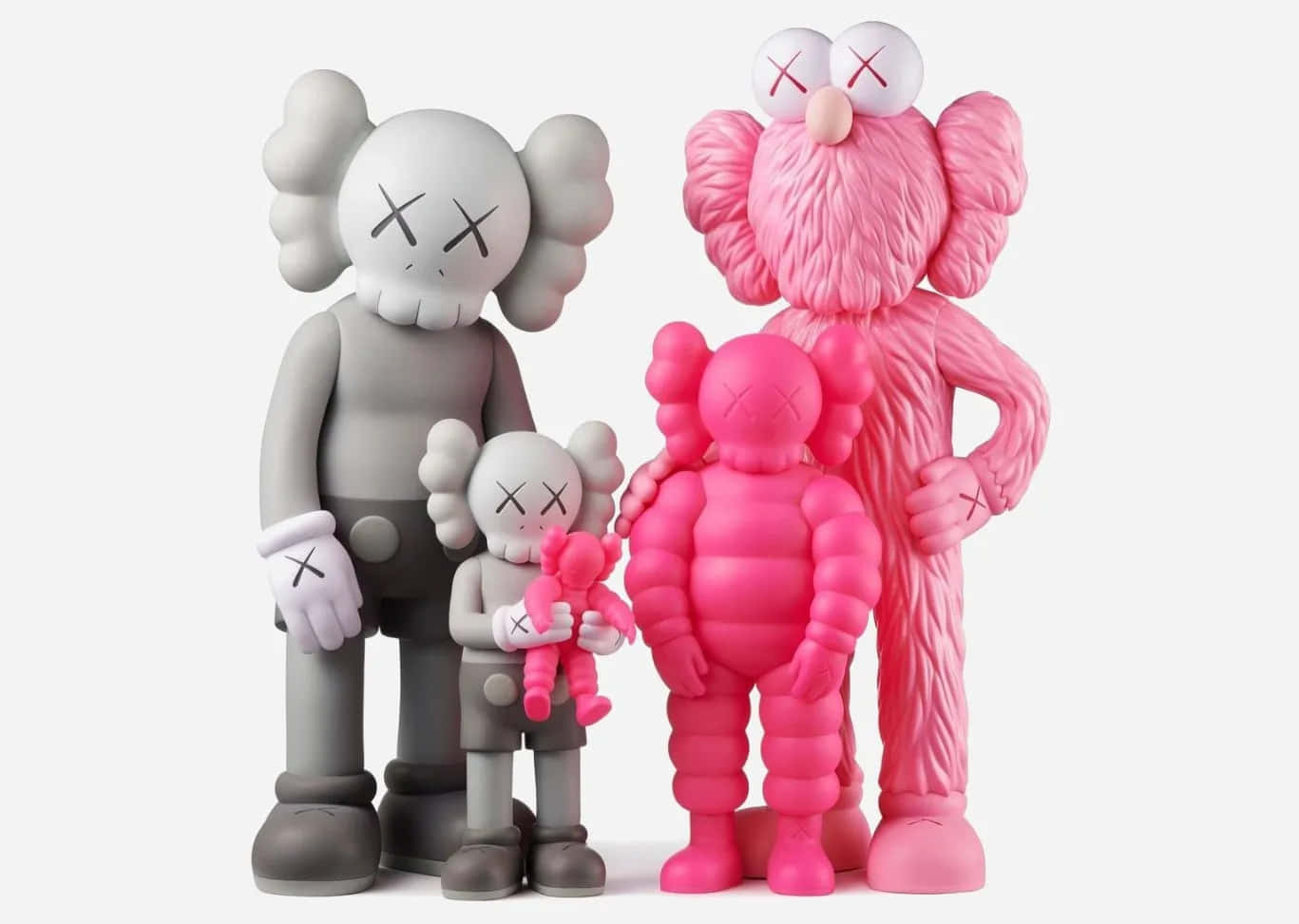 探索 Kaws 的藝術世界 壁紙 — 一個由四個灰色和粉紅色乙烯基製成、帶有X形眼睛的KAWS公仔家庭，在純白色背景前擺姿勢。