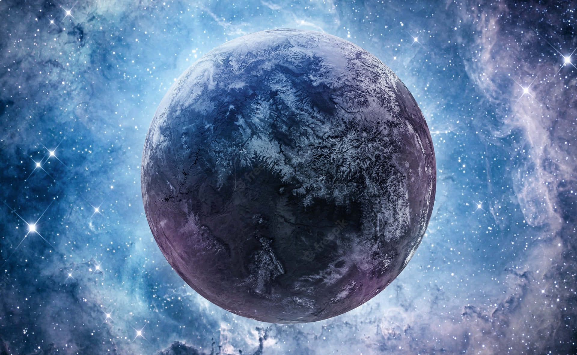 被星星和宇宙雲環繞的藍色和紫色行星。