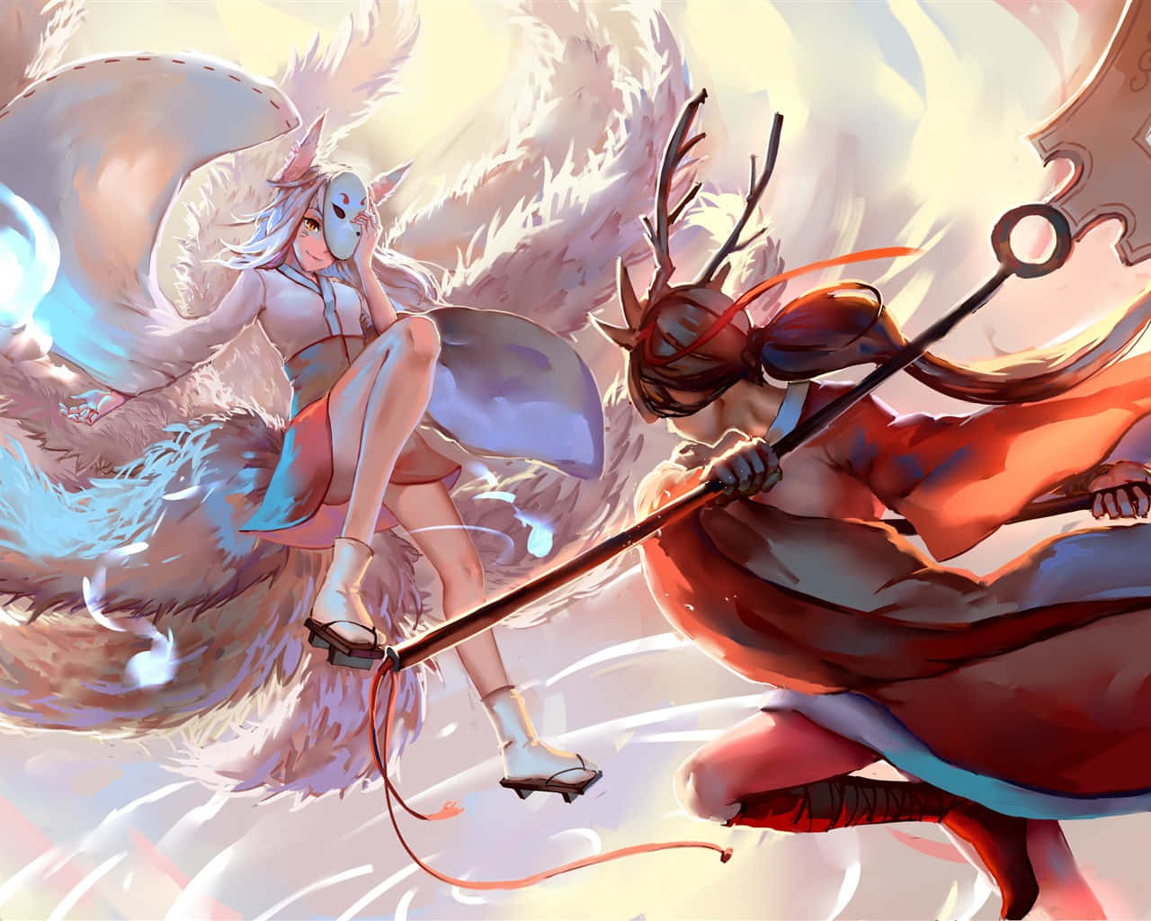 探索《英雄聯盟》的戰術奧妙 壁紙 — 一隻九尾狐靈與一名蒙面戰士在發光的天空下展開動態的動漫戰鬥。