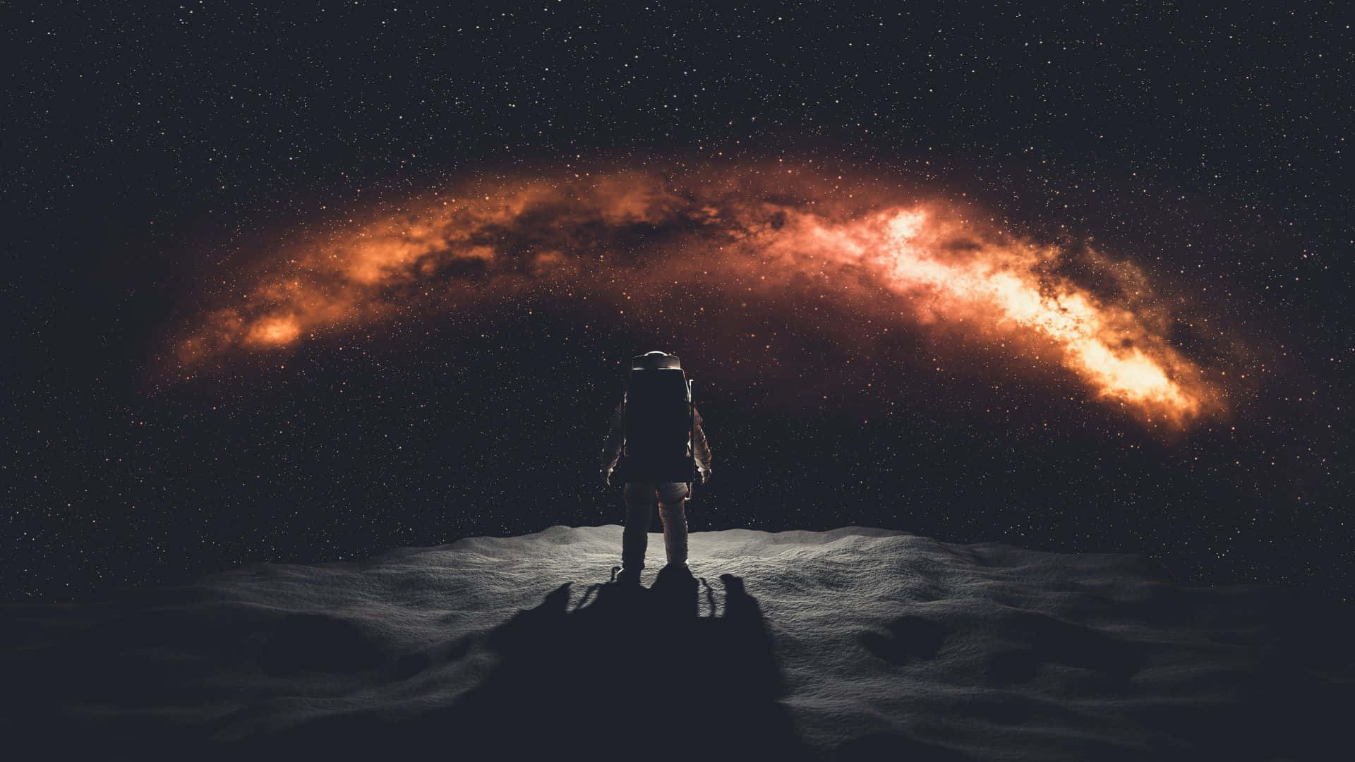 太空人在月球表面看著星空中發光的橙色星系