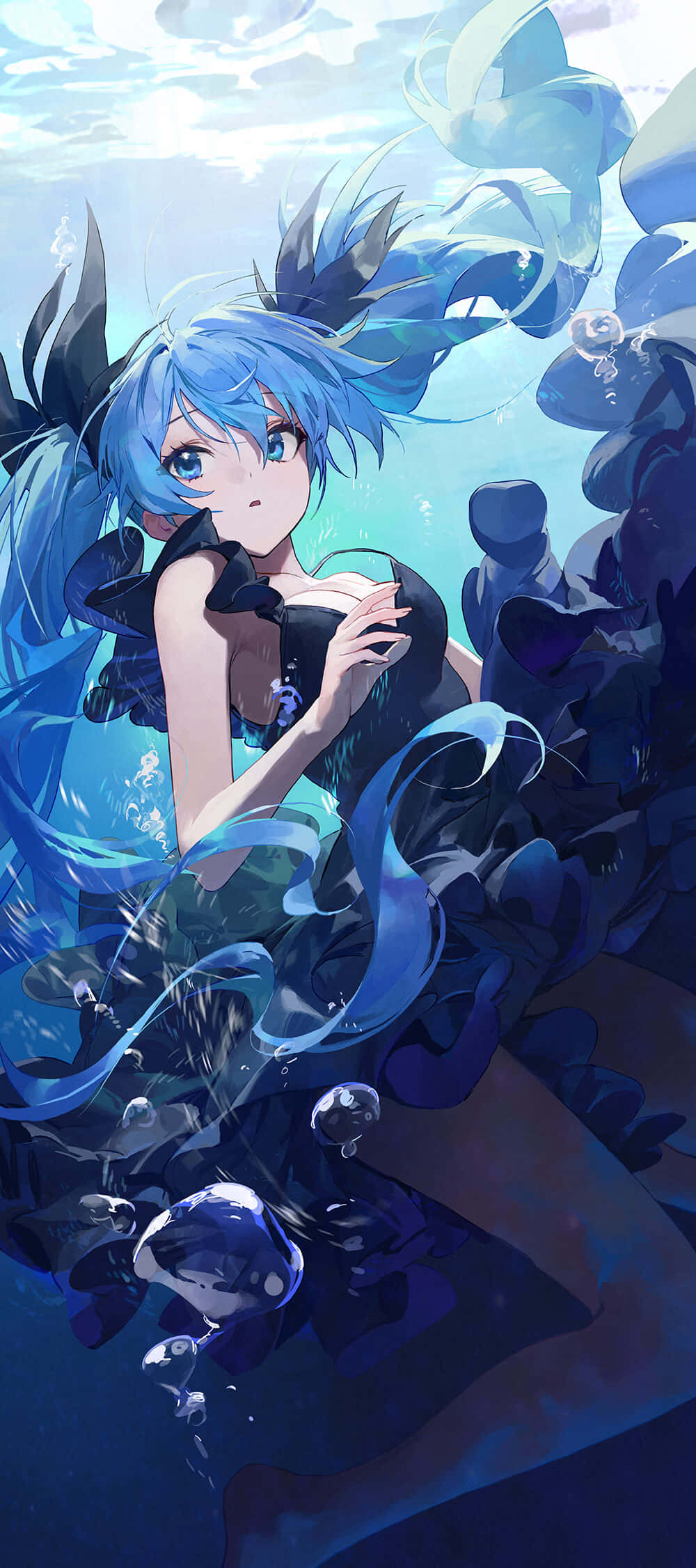 「探索初音未來的獨特世界，從這款創新手機開始！」 壁紙 — 一位藍髮動漫女孩穿著深色連衣裙漂浮在水下，周圍環繞著發光的水母和旋轉的藍色絲帶。