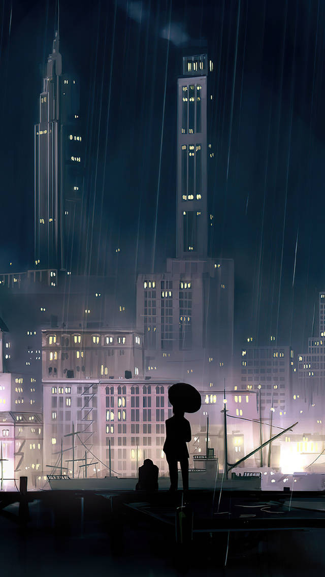 一個人在下雨的屋頂上撐著雨傘，俯瞰著夜晚燈火通明的城市的剪影。