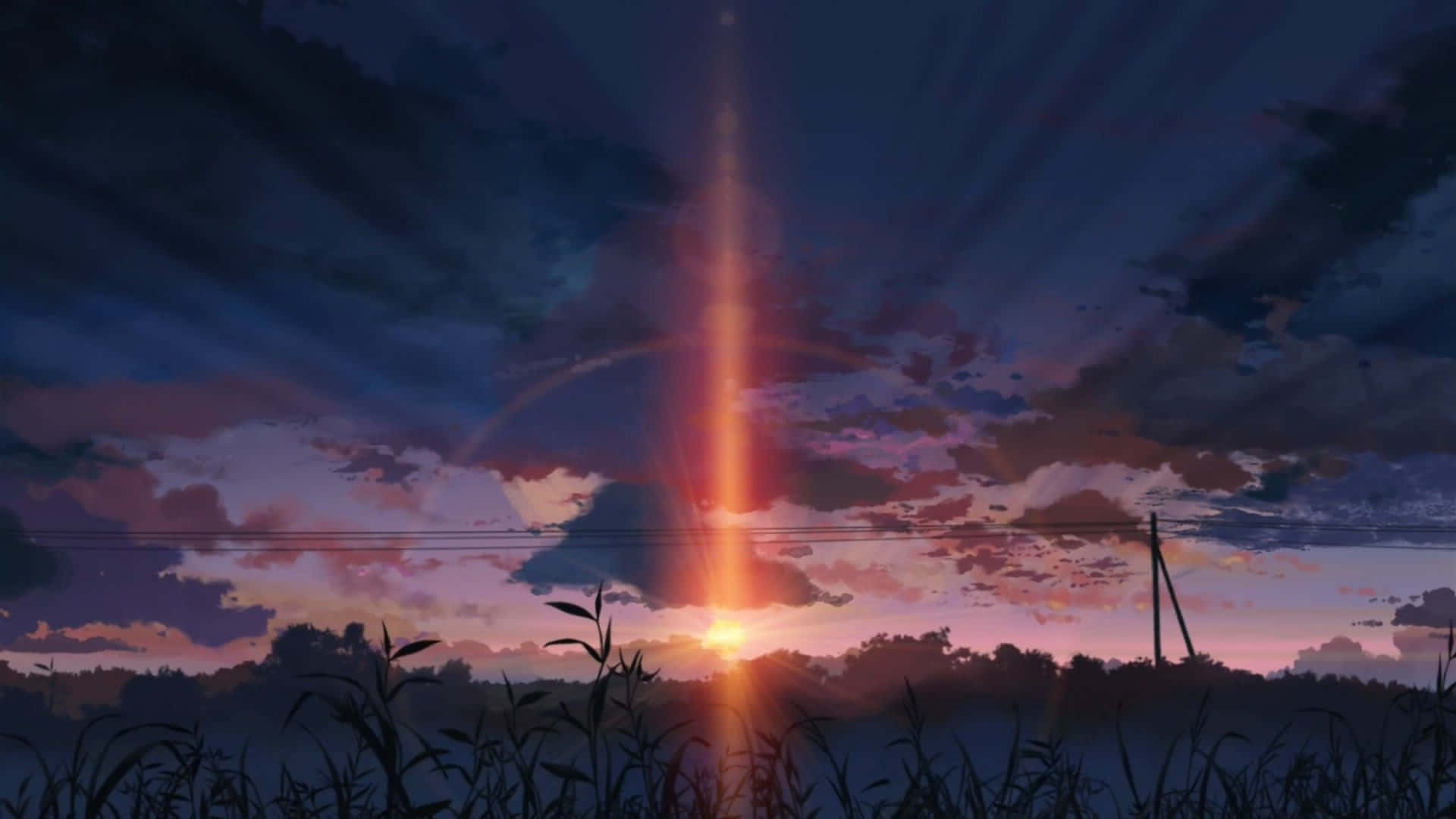 夕陽的光芒穿透雲層，照射在帶有電線的草地上。