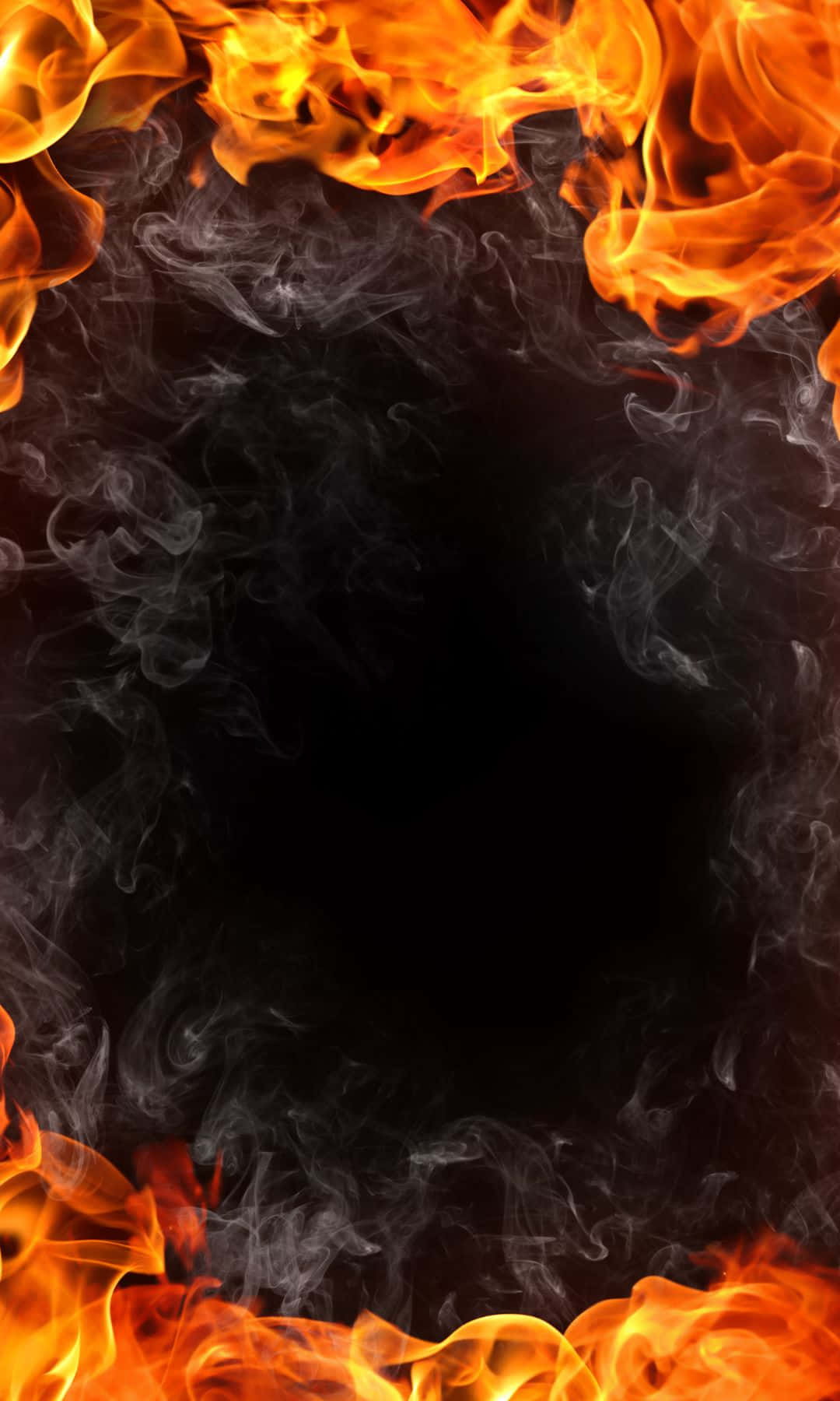 熾熱的橙色火焰和煙霧在黑暗的中心周圍形成邊界。