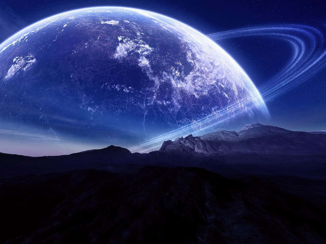 一顆帶有光環的藍色行星懸浮在星空下的山脈之上。