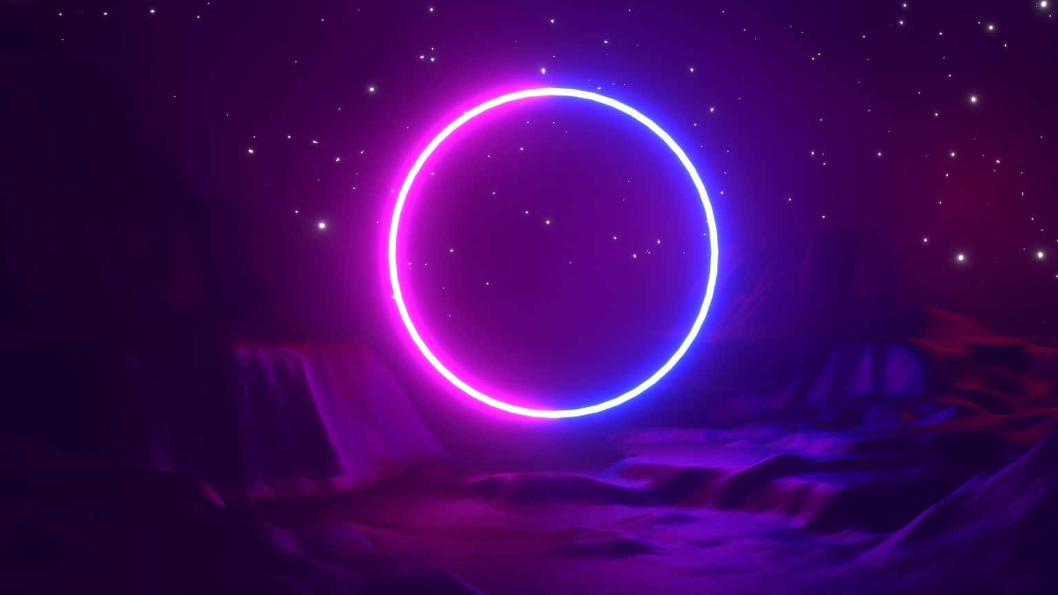 太空中一個發光的霓虹環，下方有星星和外星景觀。