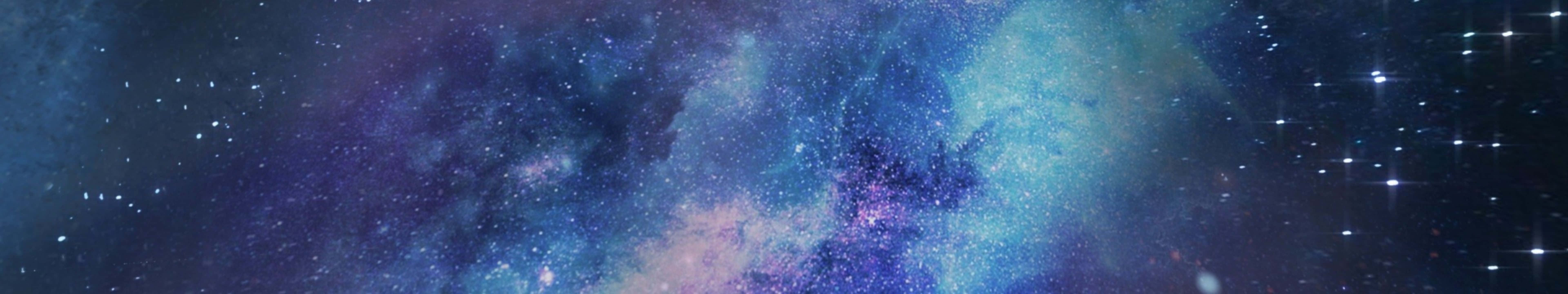 廣闊的宇宙場景，深藍色和紫色的發光星雲和無數星星。