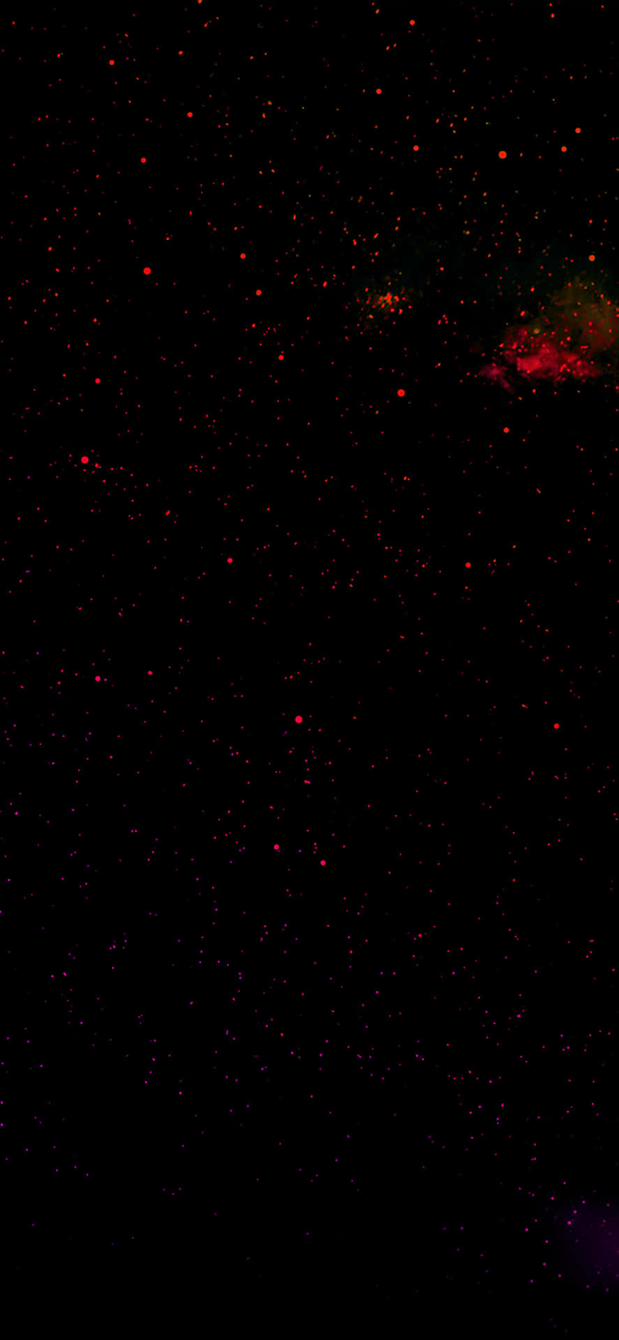 佈滿紅色星星和彩色星雲的星空夜空。