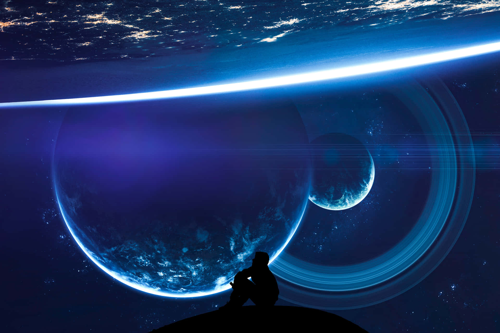 一個人坐在懸崖上觀看太空中發光藍色行星和月亮的剪影。