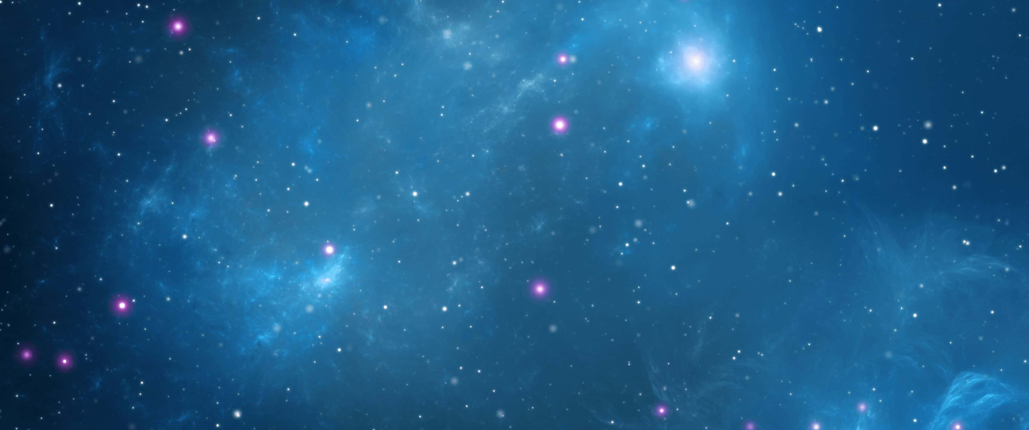 探索深邃的藍色宇宙 壁紙 — 廣闊的宇宙空間，充滿了發光的藍色星雲和散落的粉紅色和白色星星，背景是深靛藍色的虛空。