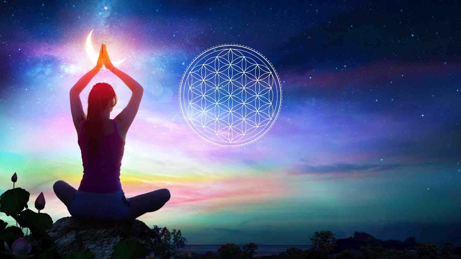 一個人在星空下的岩石上冥想，並有發光的幾何符號。