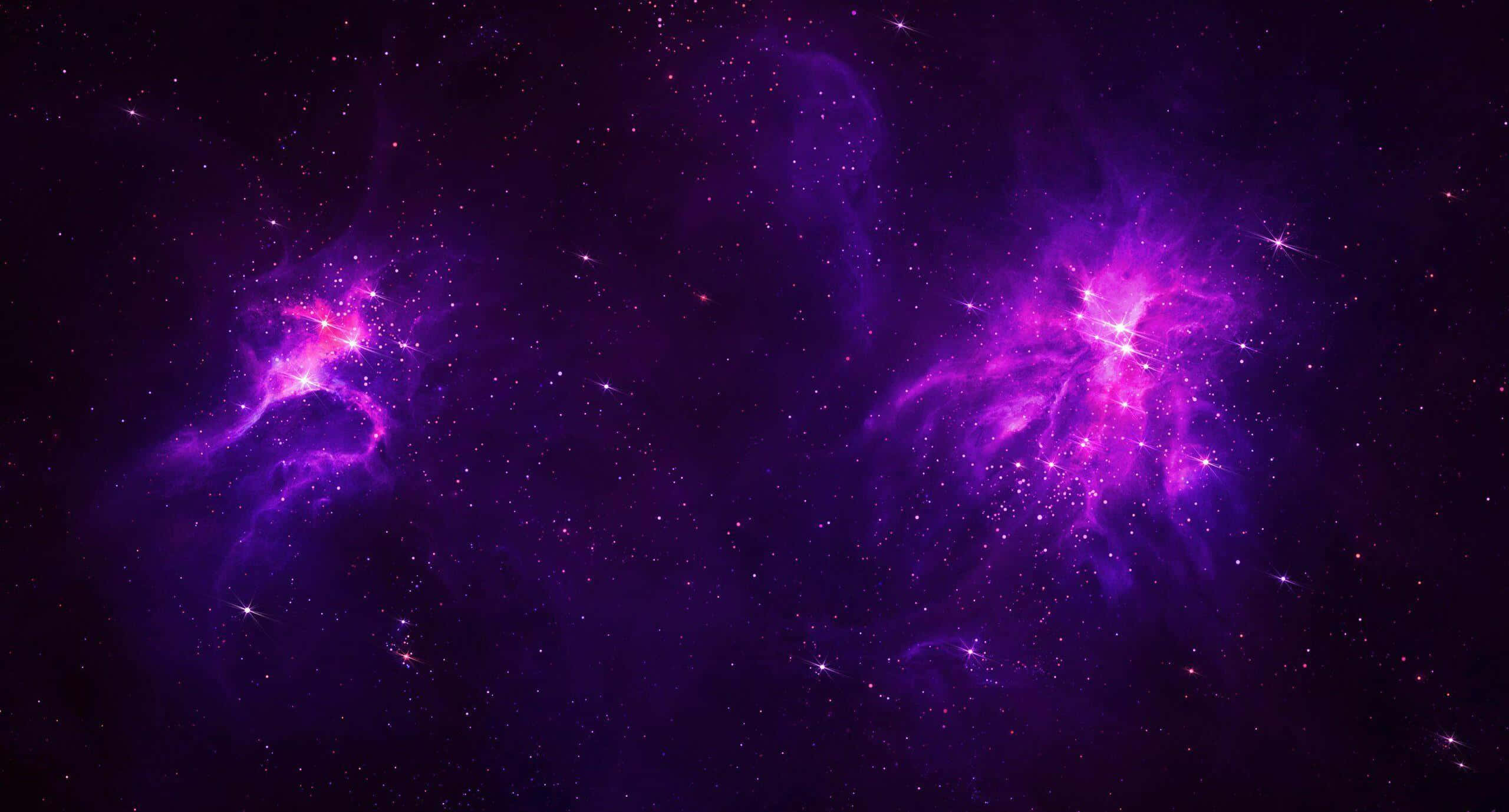 探索紫色宇宙的神秘之美 壁紙 — 充滿活力的紫色星雲在星空中閃耀，呈現宇宙的廣闊。